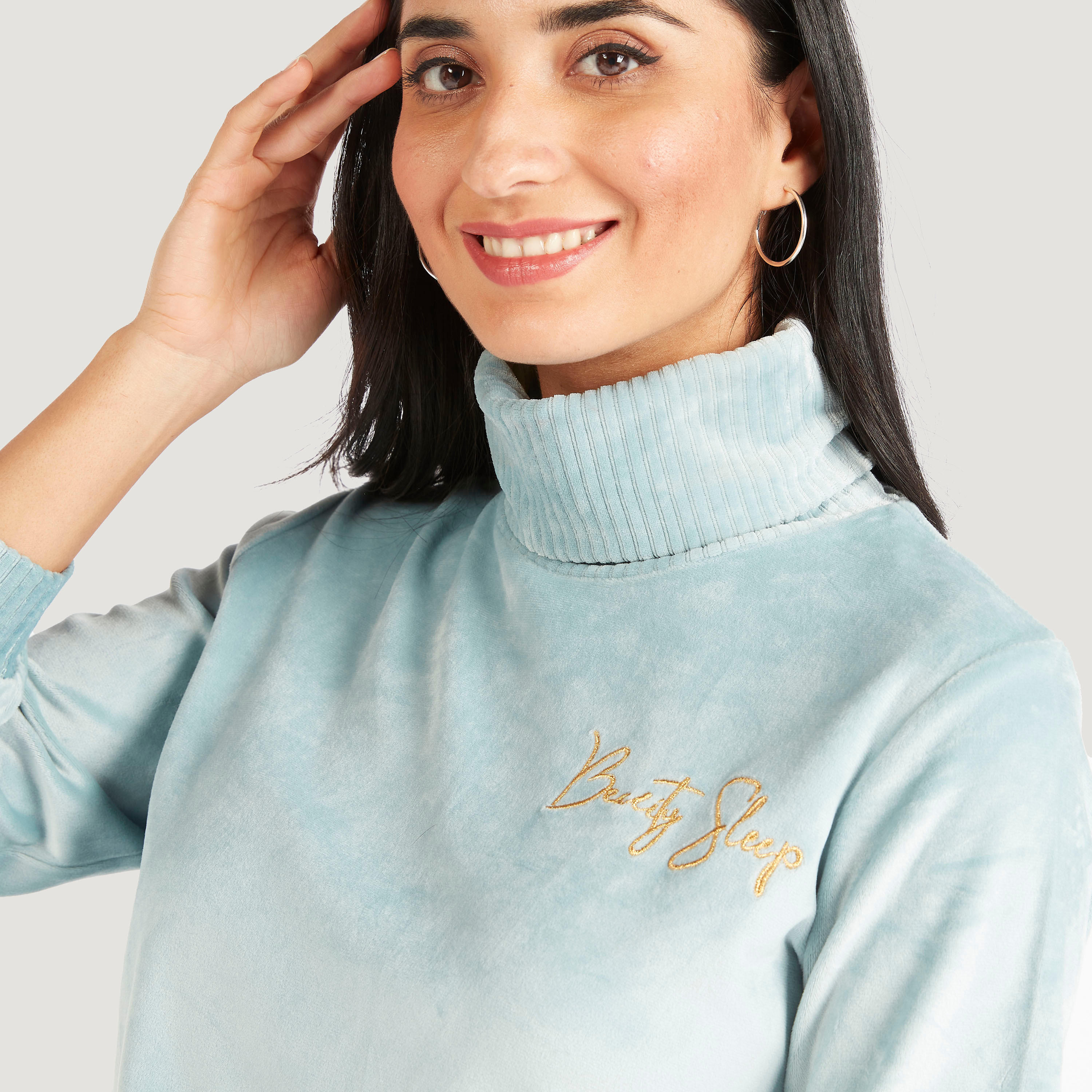 طقم بنطلون بيجاما طويل وتيشيرت بياقة عالية وطبعات-women-clothing-nightwear-pyjamas-longsets-image-7