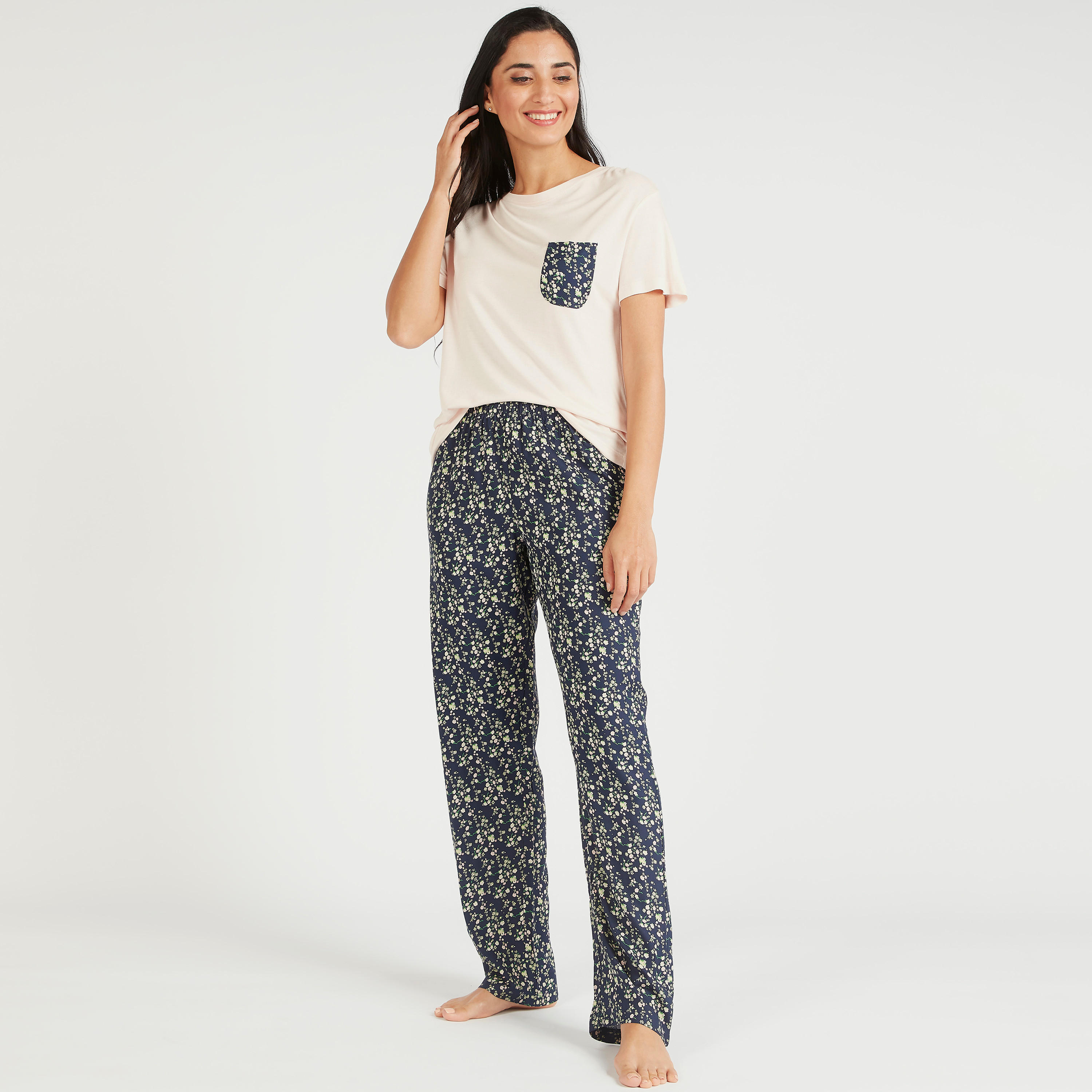 طقم بنطلون بيجاما وتيشيرت بأكمام قصيرة وطبعات-women-clothing-nightwear-pyjamas-longsets-image-2
