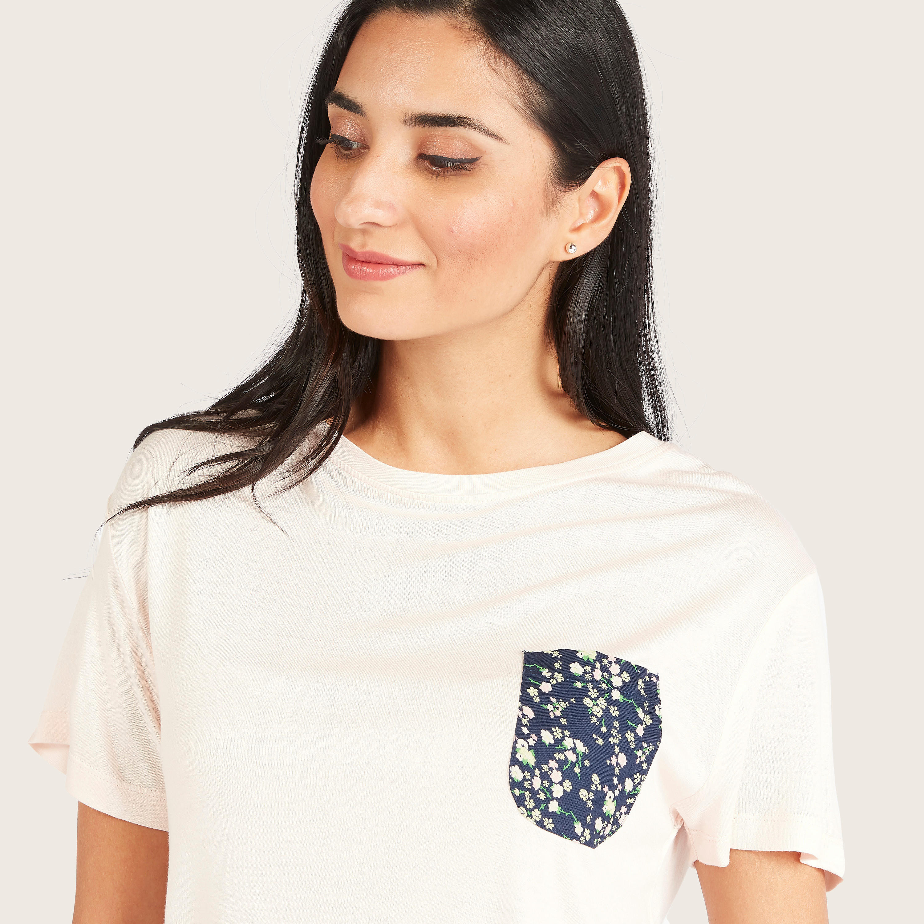 طقم بنطلون بيجاما وتيشيرت بأكمام قصيرة وطبعات-women-clothing-nightwear-pyjamas-longsets-image-3