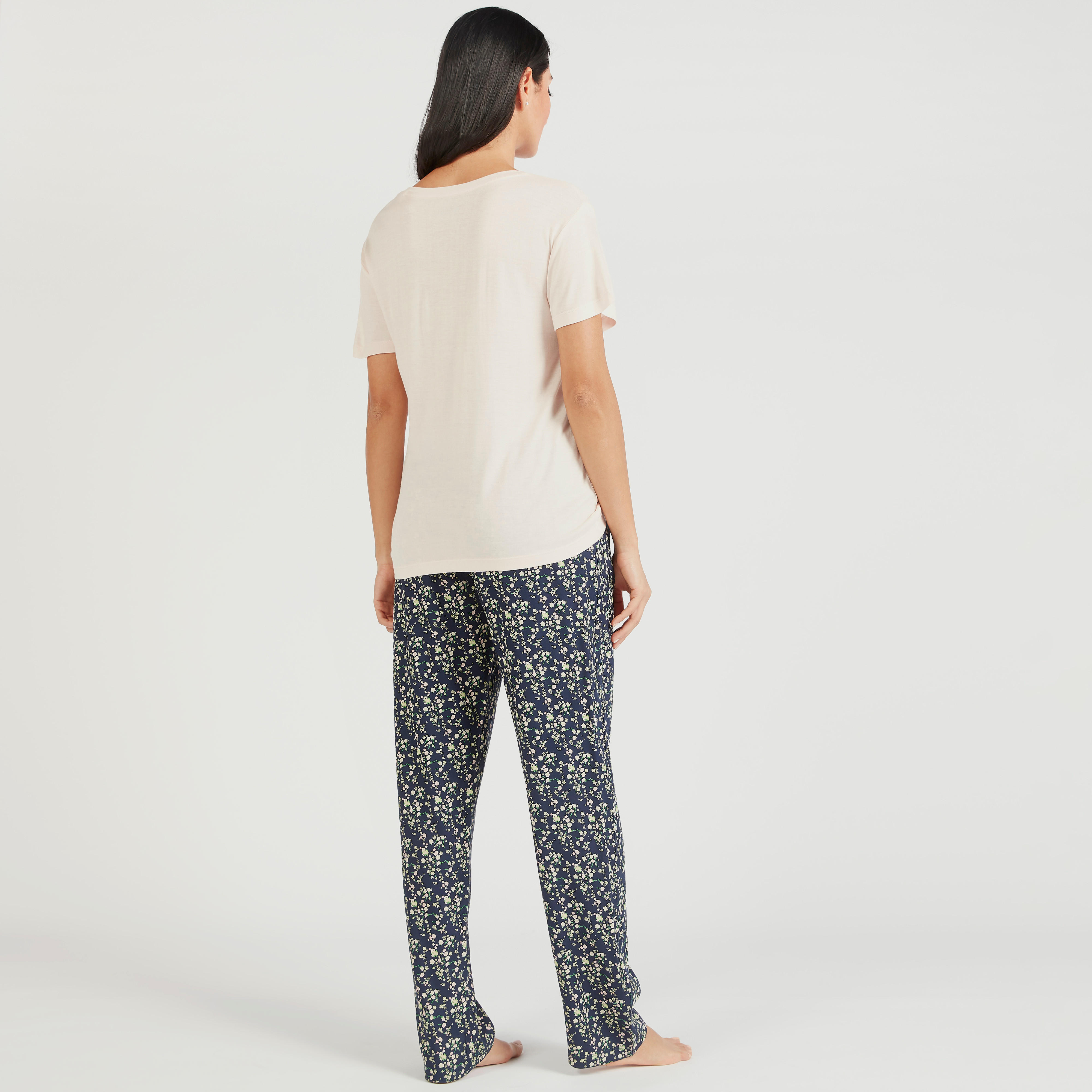 طقم بنطلون بيجاما وتيشيرت بأكمام قصيرة وطبعات-women-clothing-nightwear-pyjamas-longsets-image-4