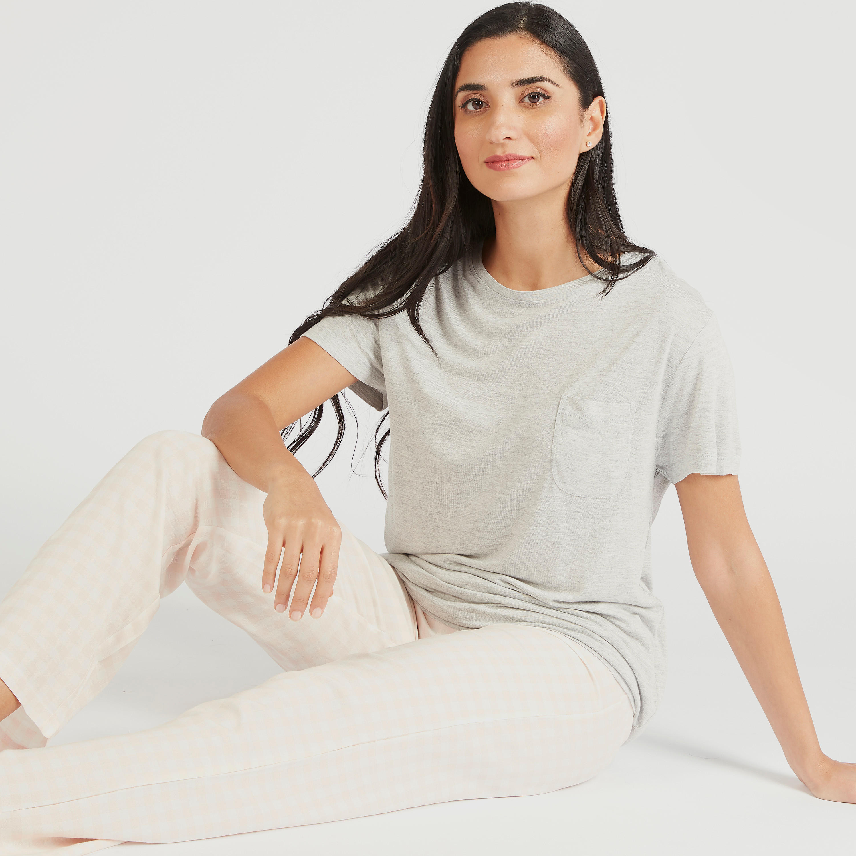 طقم بنطلون بيجاما وتيشيرت بأكمام قصيرة وطبعات-women-clothing-nightwear-pyjamas-longsets-image-1