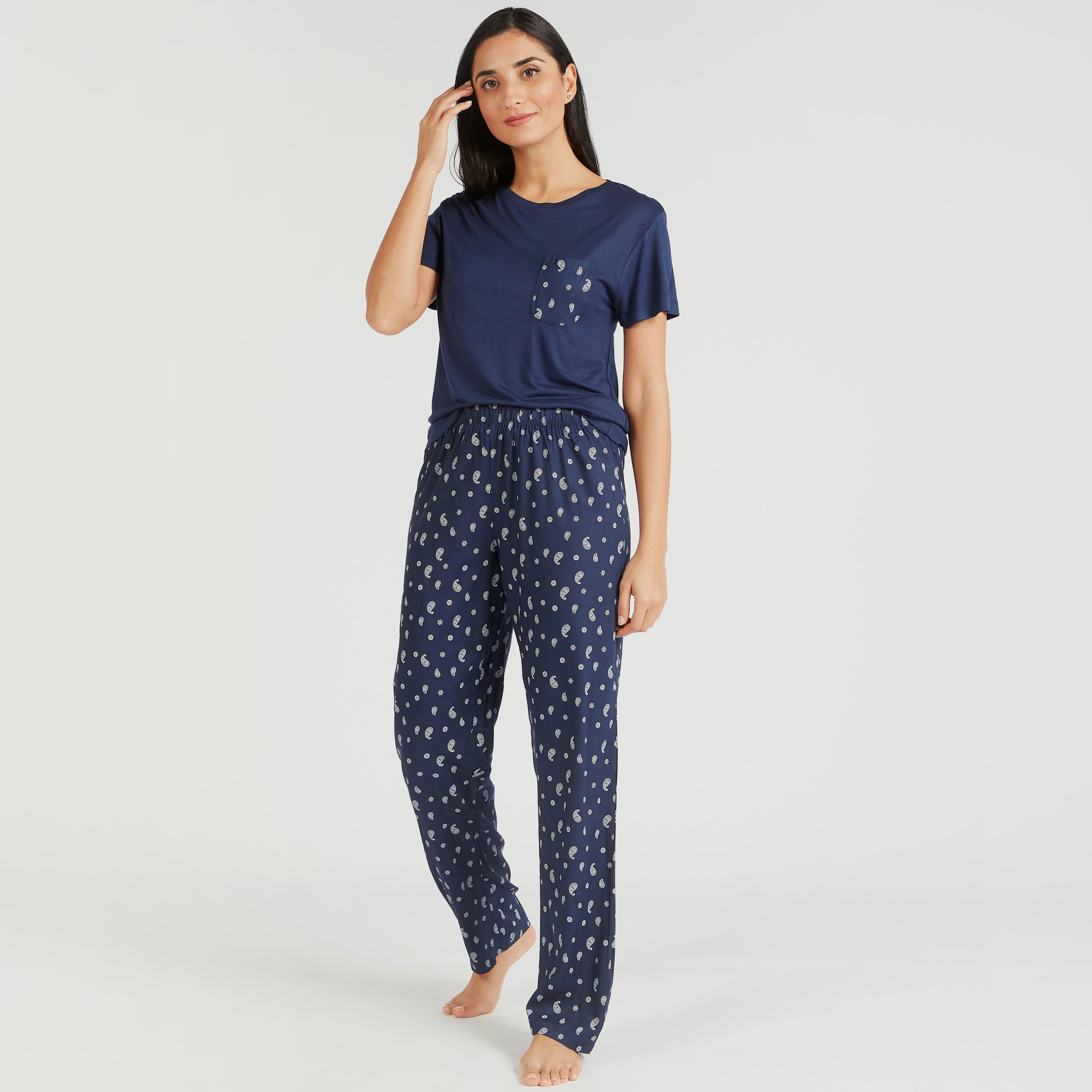 طقم بنطلون بيجاما وتيشيرت بأكمام قصيرة وطبعات-women-clothing-nightwear-pyjamas-longsets-image-4