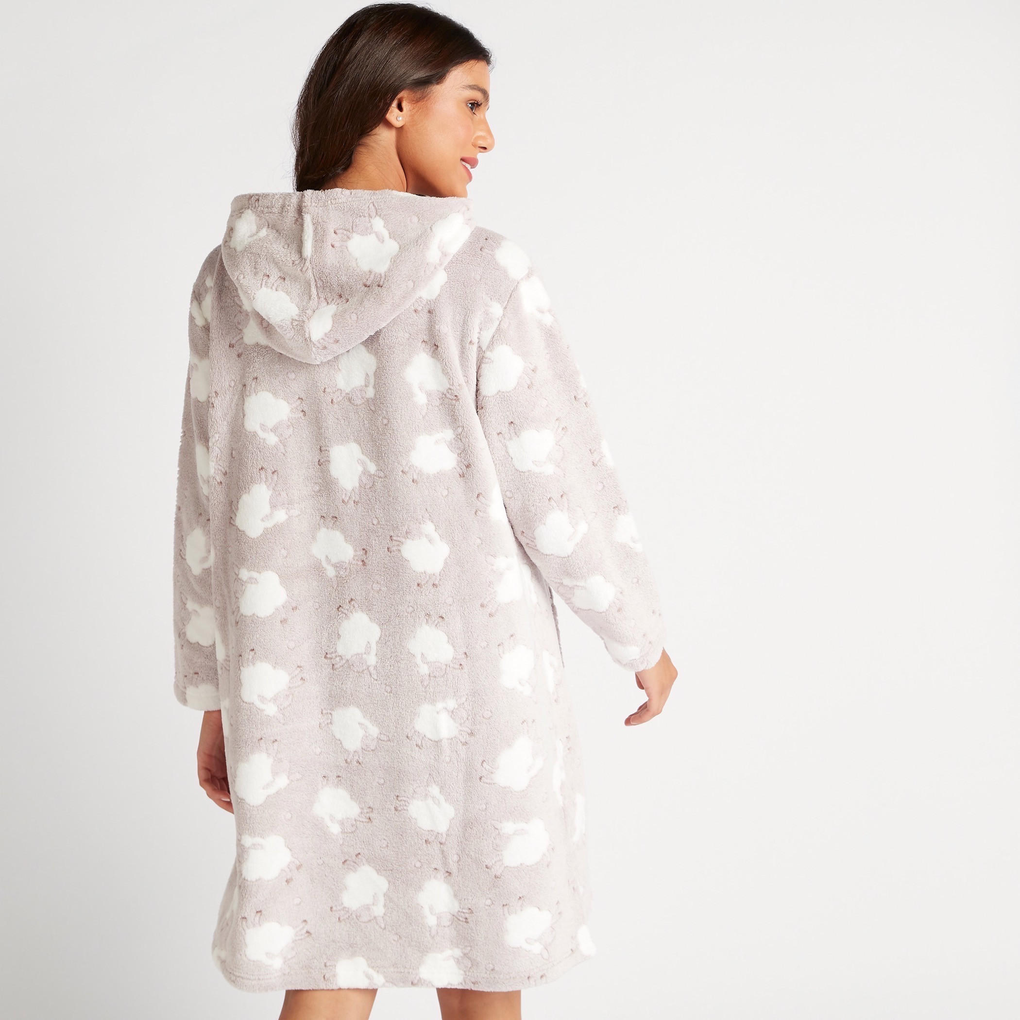 قميص نوم بطبعات مخمليّة وقبّعة وجيب كنغر-women-clothing-nightwear-nighties-image-4