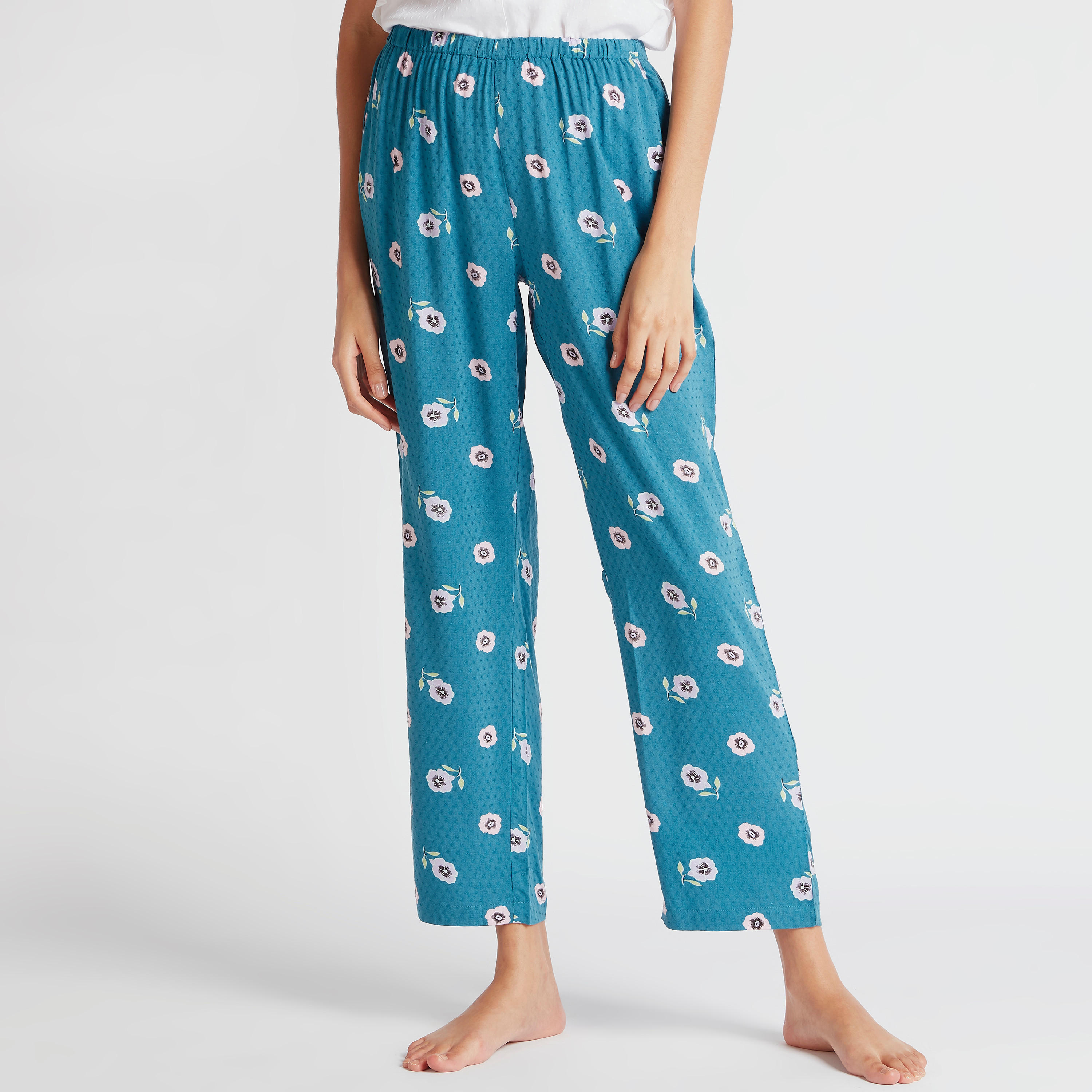 طقم بنطلون بيجاما طويل بطبعات وبلوزة بارزة الملمس بياقة v-women-clothing-nightwear-pyjamas-longsets-image-4