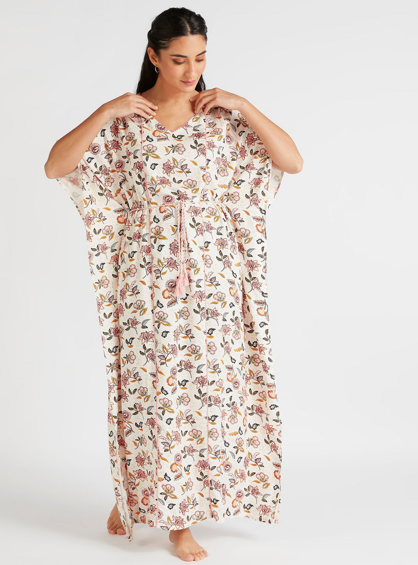 ثوب بطبعات أزهار وياقة v ورباط وأكمام قصيرة-women-clothing-nightwear-nighties-image-1