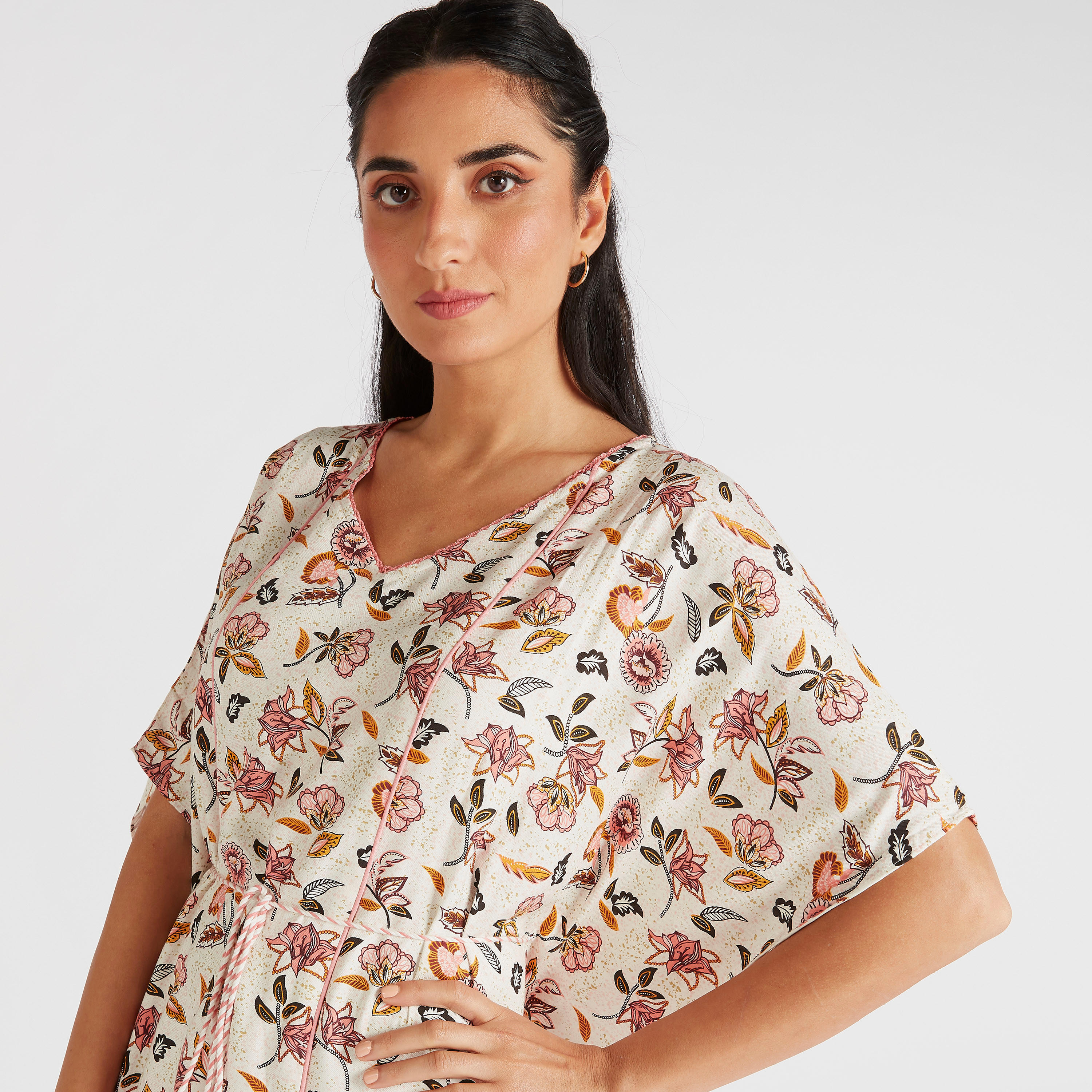 ثوب بطبعات أزهار وياقة v ورباط وأكمام قصيرة-women-clothing-nightwear-nighties-image-3