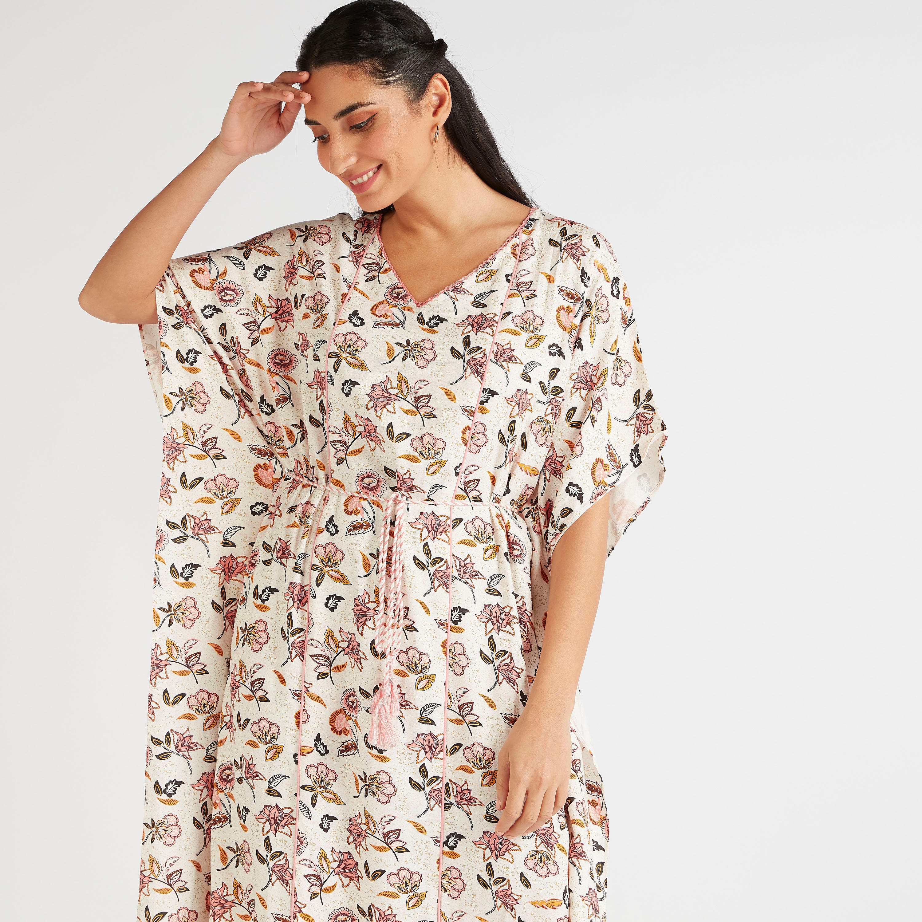 ثوب بطبعات أزهار وياقة v ورباط وأكمام قصيرة-women-clothing-nightwear-nighties-image-6