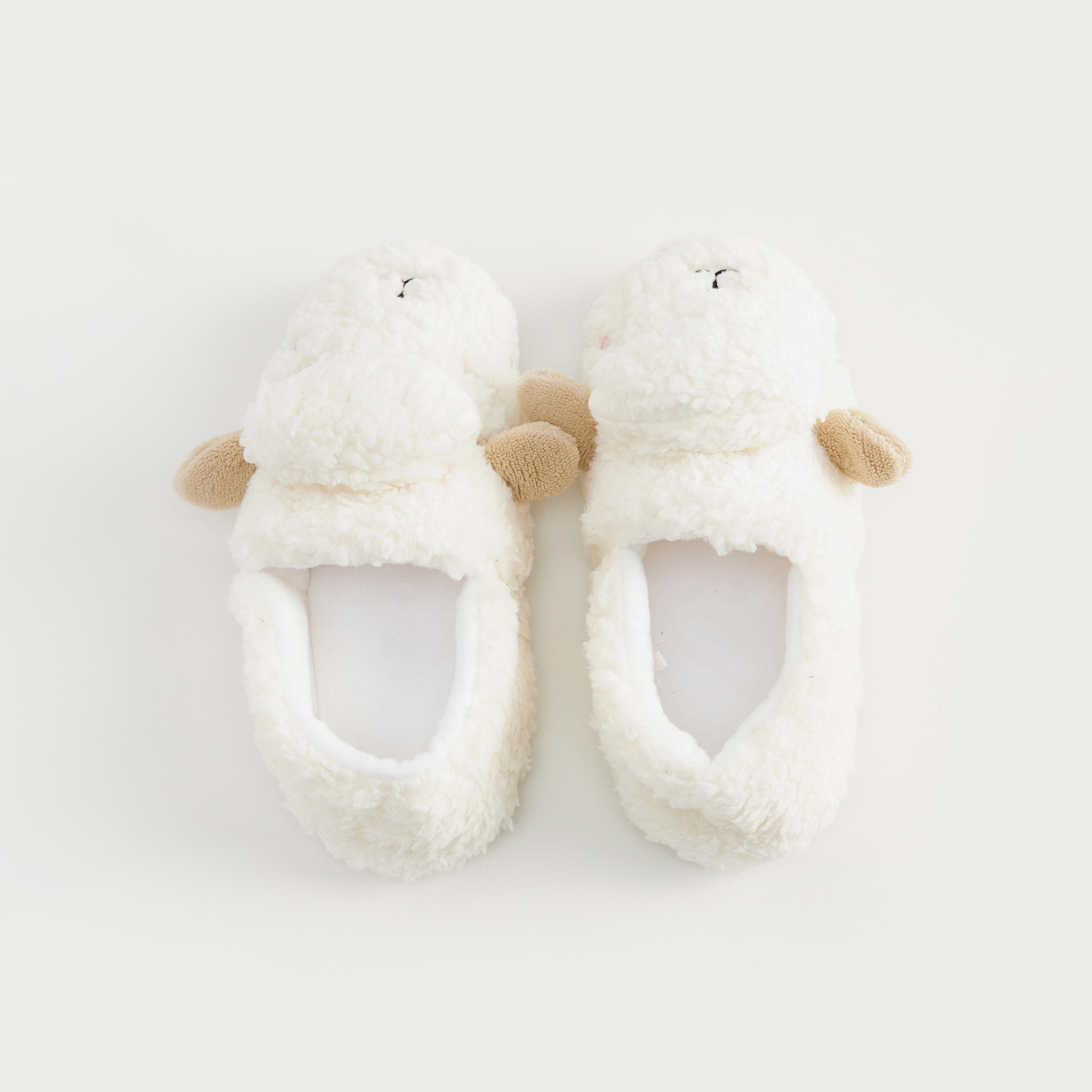شبشب غرفة نوم سهل الارتداء مطرّز بتفاصيل مزخرفة-women-clothing-nightwear-bedroomslippers-image-1
