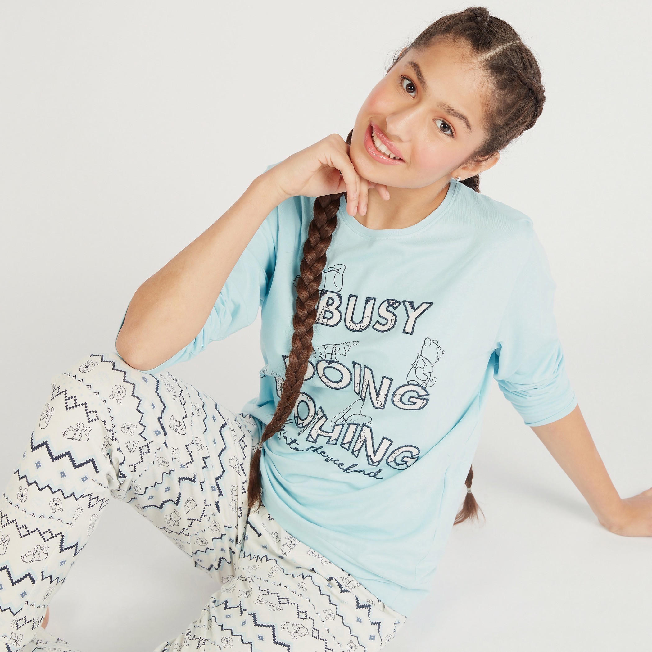 طقم بنطلون بيجاما وتيشيرت بياقة ضيّقة وطبعات-women-clothing-nightwear-pyjamas-longsets-image-1