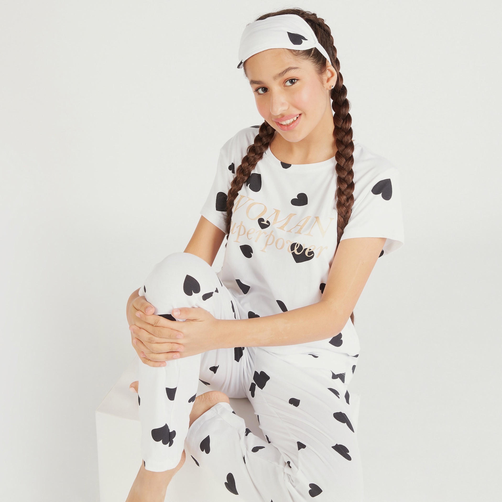 طقم بنطلون بيجاما وتيشيرت بياقة مستديرة وطبعات وقناع عيون-women-clothing-nightwear-pyjamas-longsets-image-1