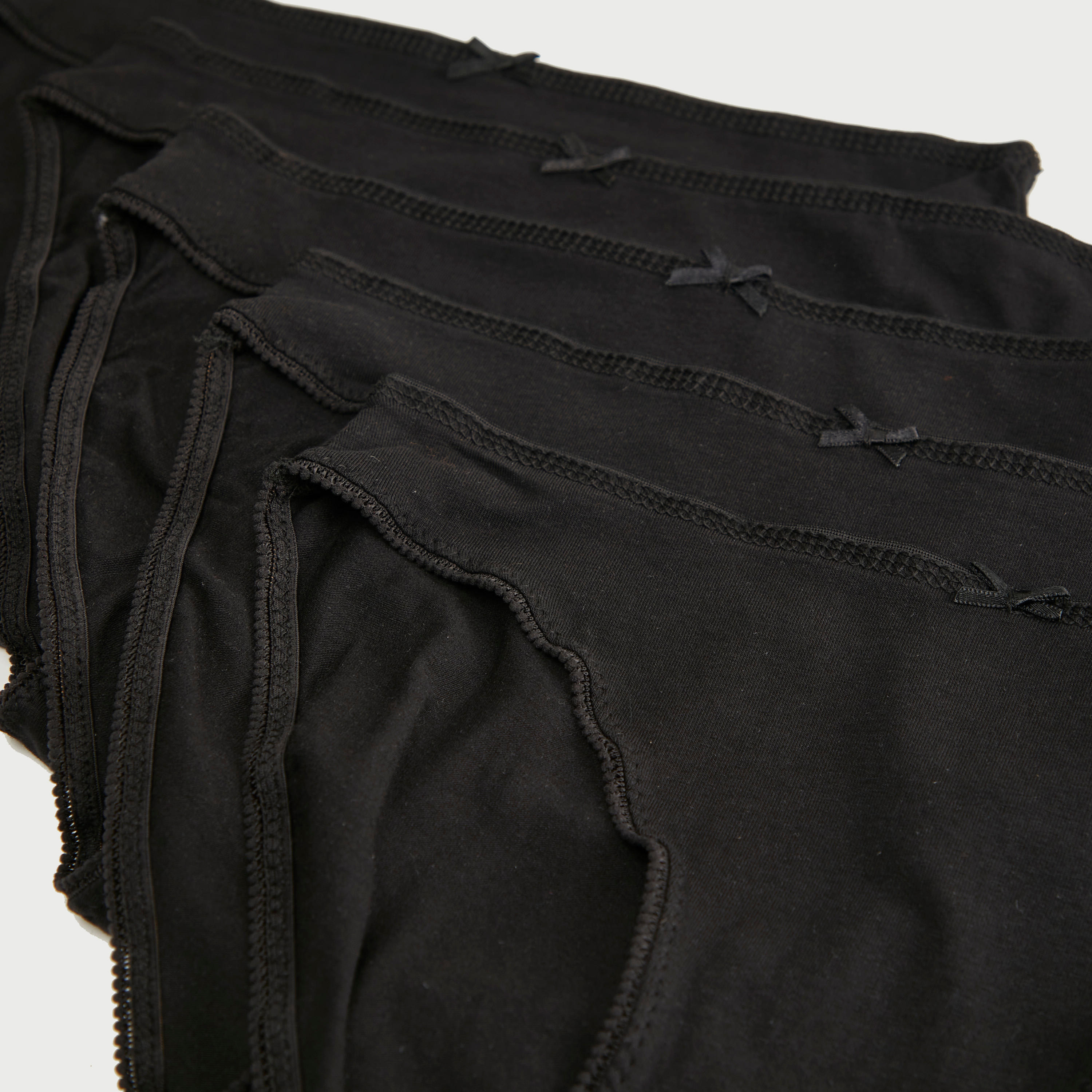 سراويل هيبستر سادة بتفاصيل فيونكة - طقم من 5 قطع-women-clothing-lingerie-panties-image-2