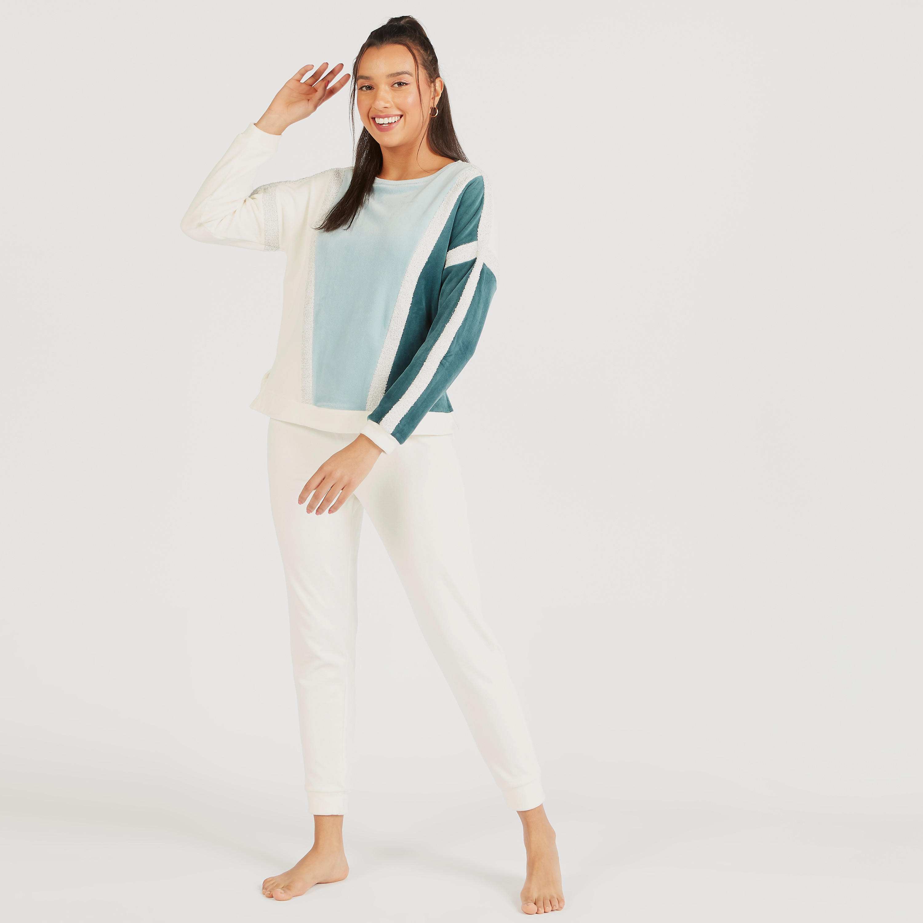 طقم بنطلون بيجاما وبلوزة بياقة مستديرة بارزة الملمس-women-clothing-nightwear-pyjamas-longsets-image-2