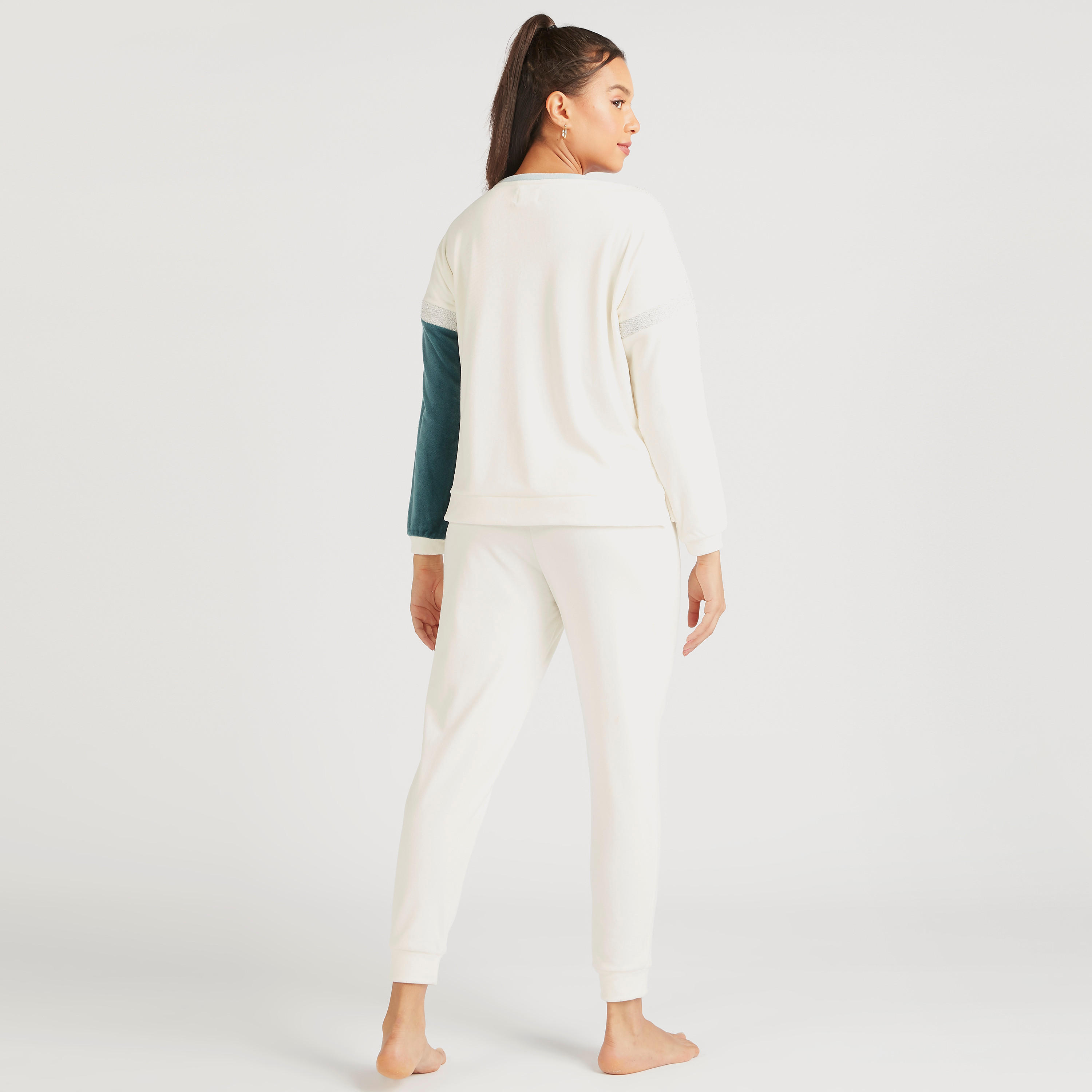 طقم بنطلون بيجاما وبلوزة بياقة مستديرة بارزة الملمس-women-clothing-nightwear-pyjamas-longsets-image-4