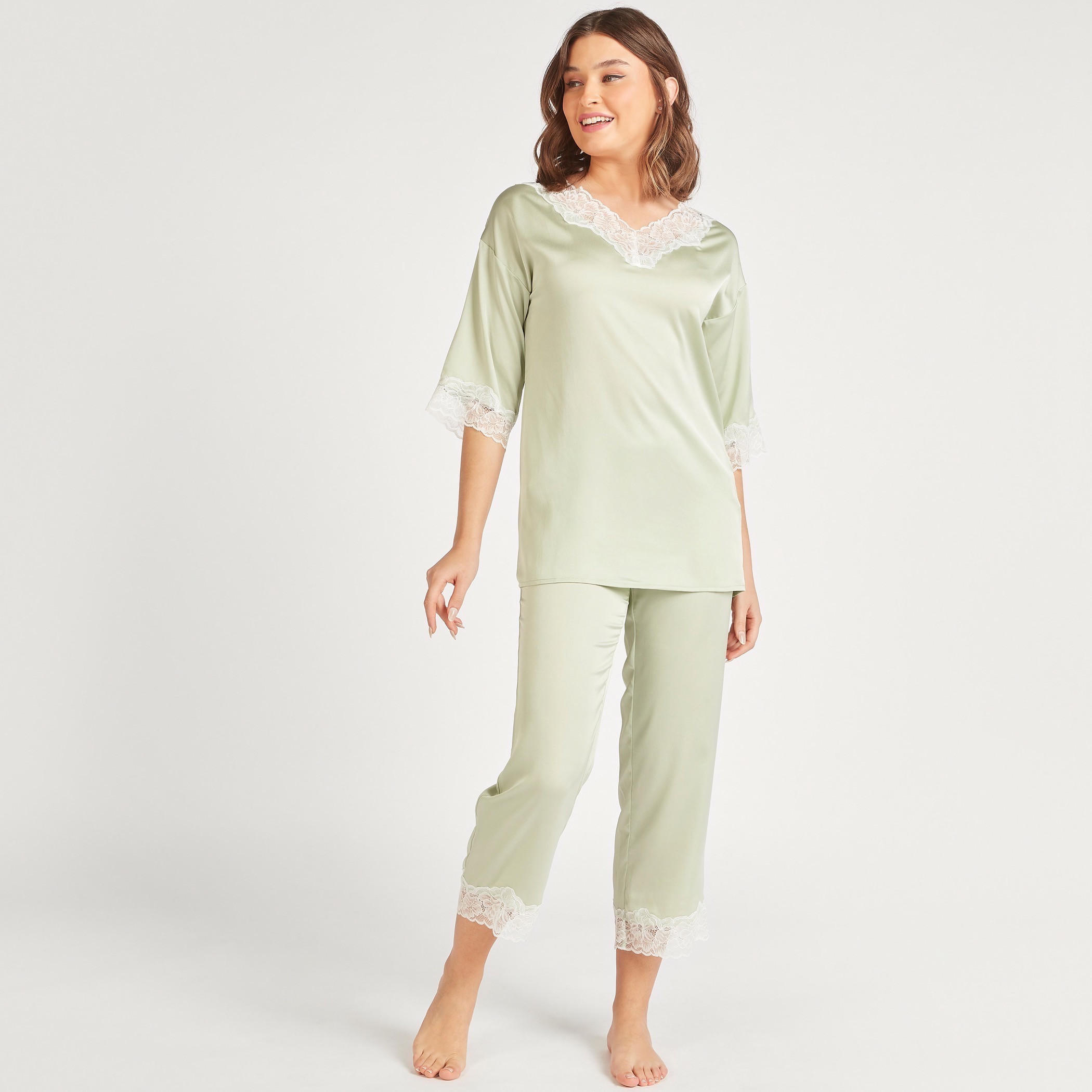 طقم بنطلون بيجاما وبلوزة دانتيل بياقة V-women-clothing-nightwear-pyjamas-longsets-image-2