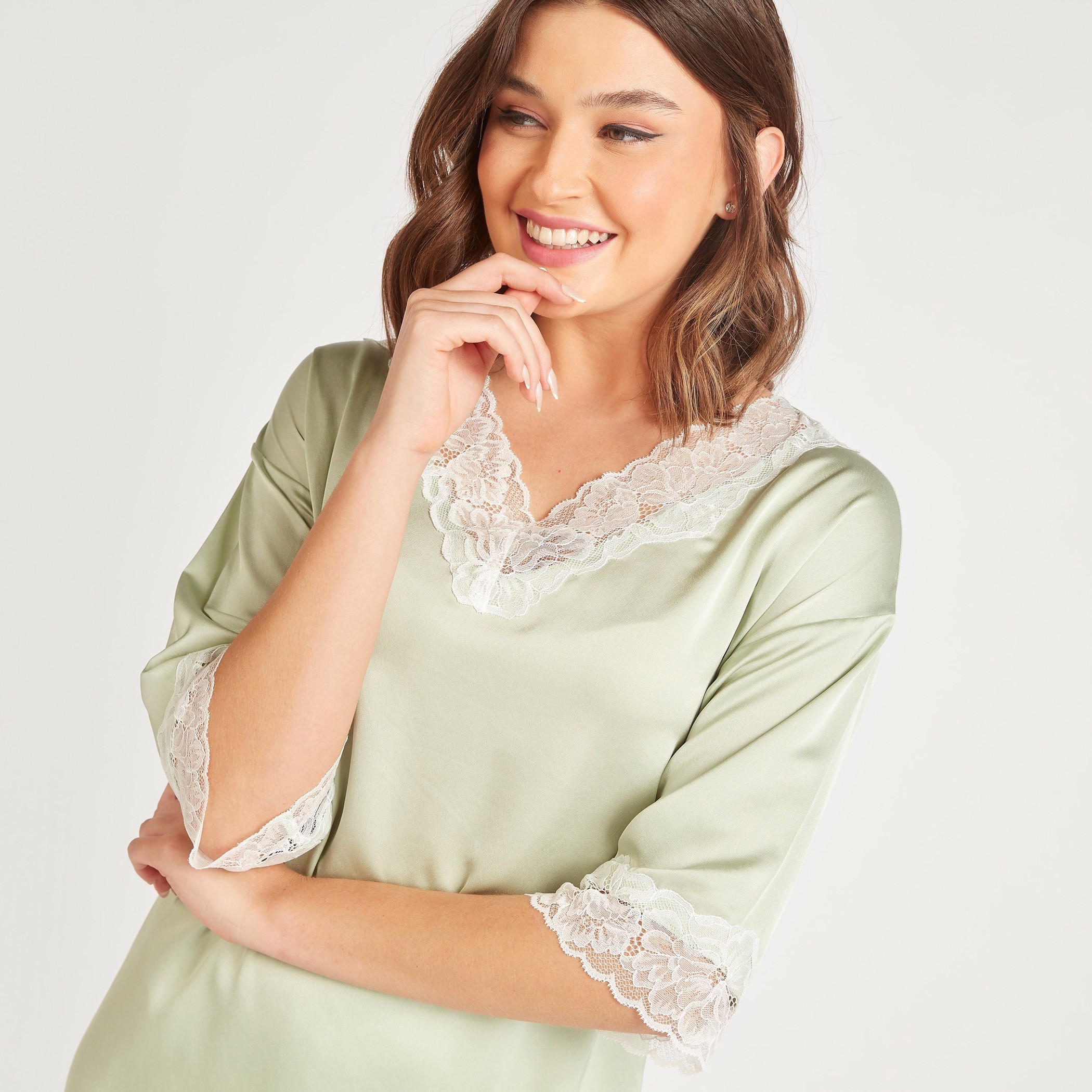 طقم بنطلون بيجاما وبلوزة دانتيل بياقة V-women-clothing-nightwear-pyjamas-longsets-image-3