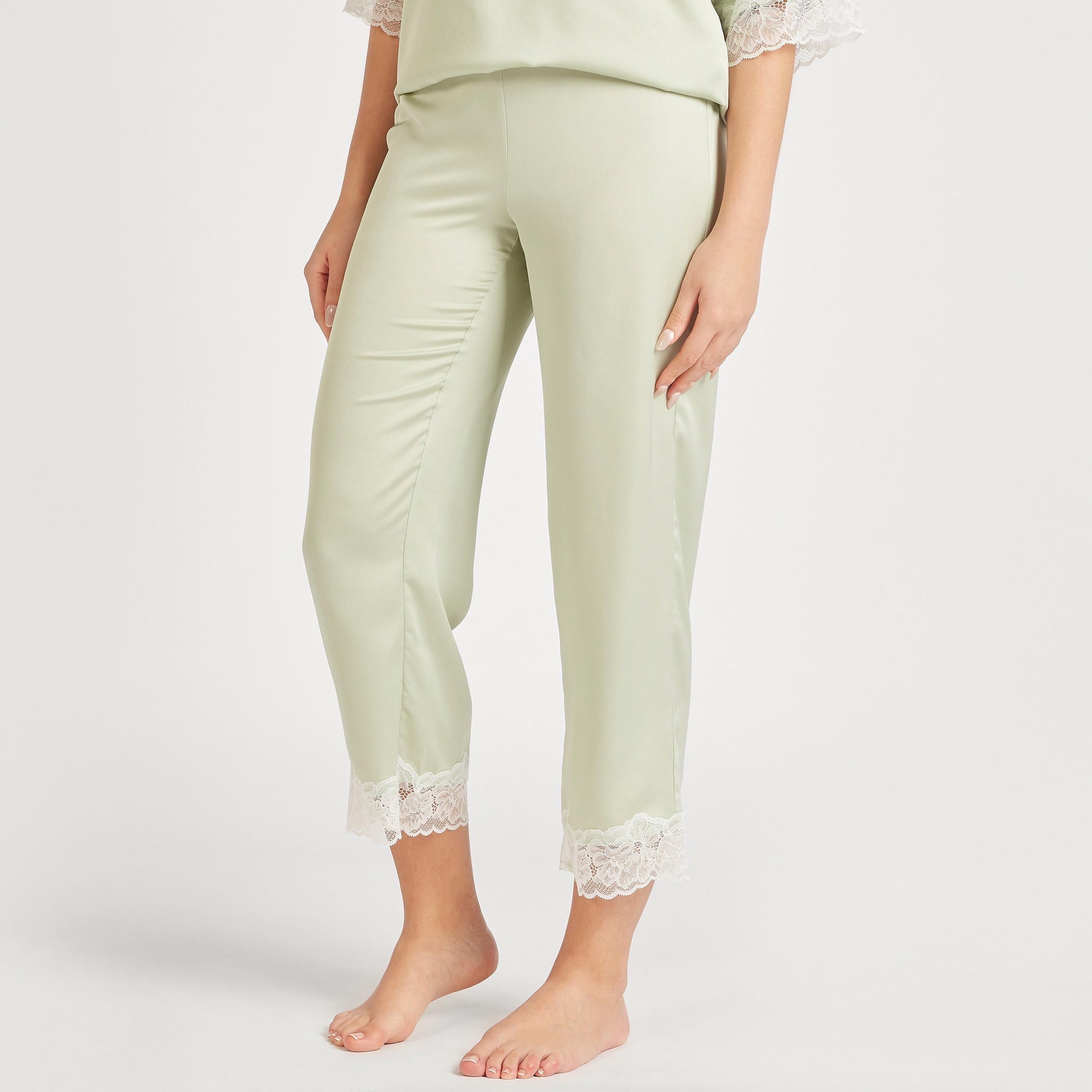 طقم بنطلون بيجاما وبلوزة دانتيل بياقة V-women-clothing-nightwear-pyjamas-longsets-image-5