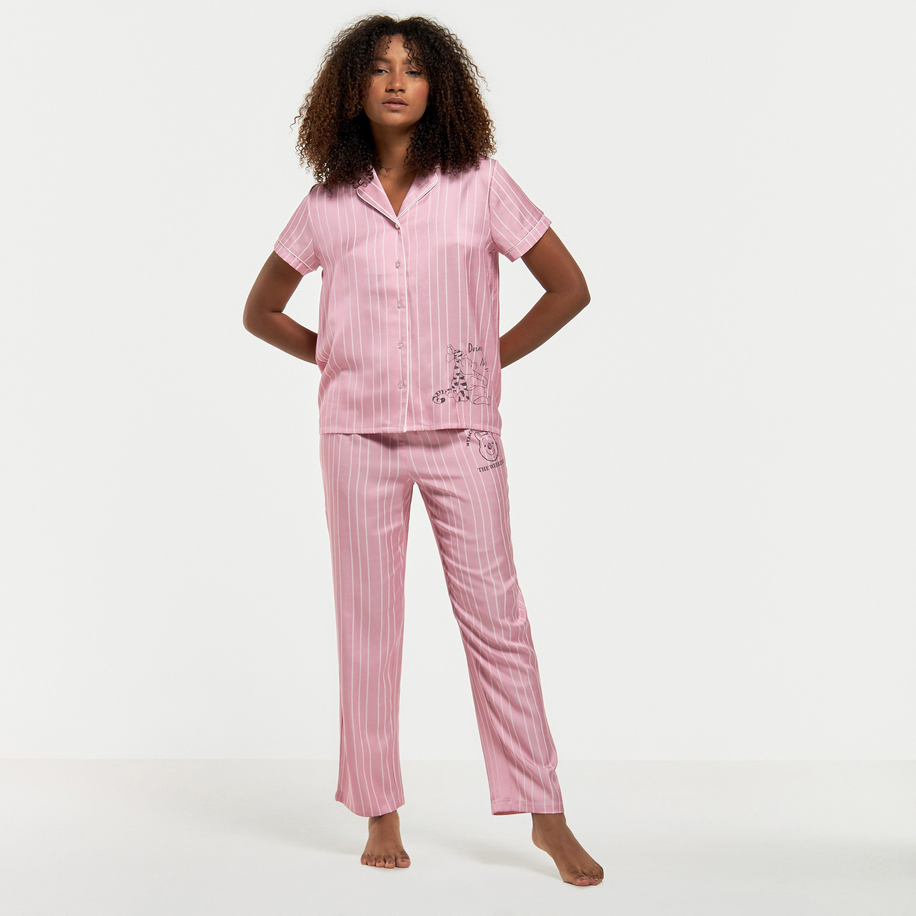 طقم بنطلون بيجاما وقميص مخطط بتصميم ويني ذا بوه-women-clothing-nightwear-pyjamas-longsets-image-1