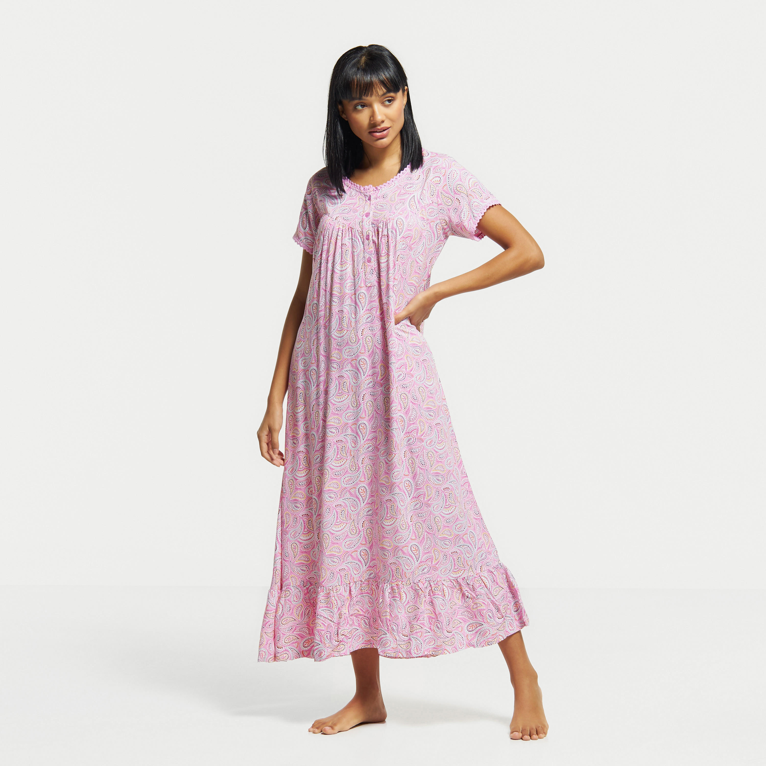 ثوب نوم بأكمام قصيرة وتقليم دانتيل وطبعات-women-clothing-nightwear-nighties-image-1