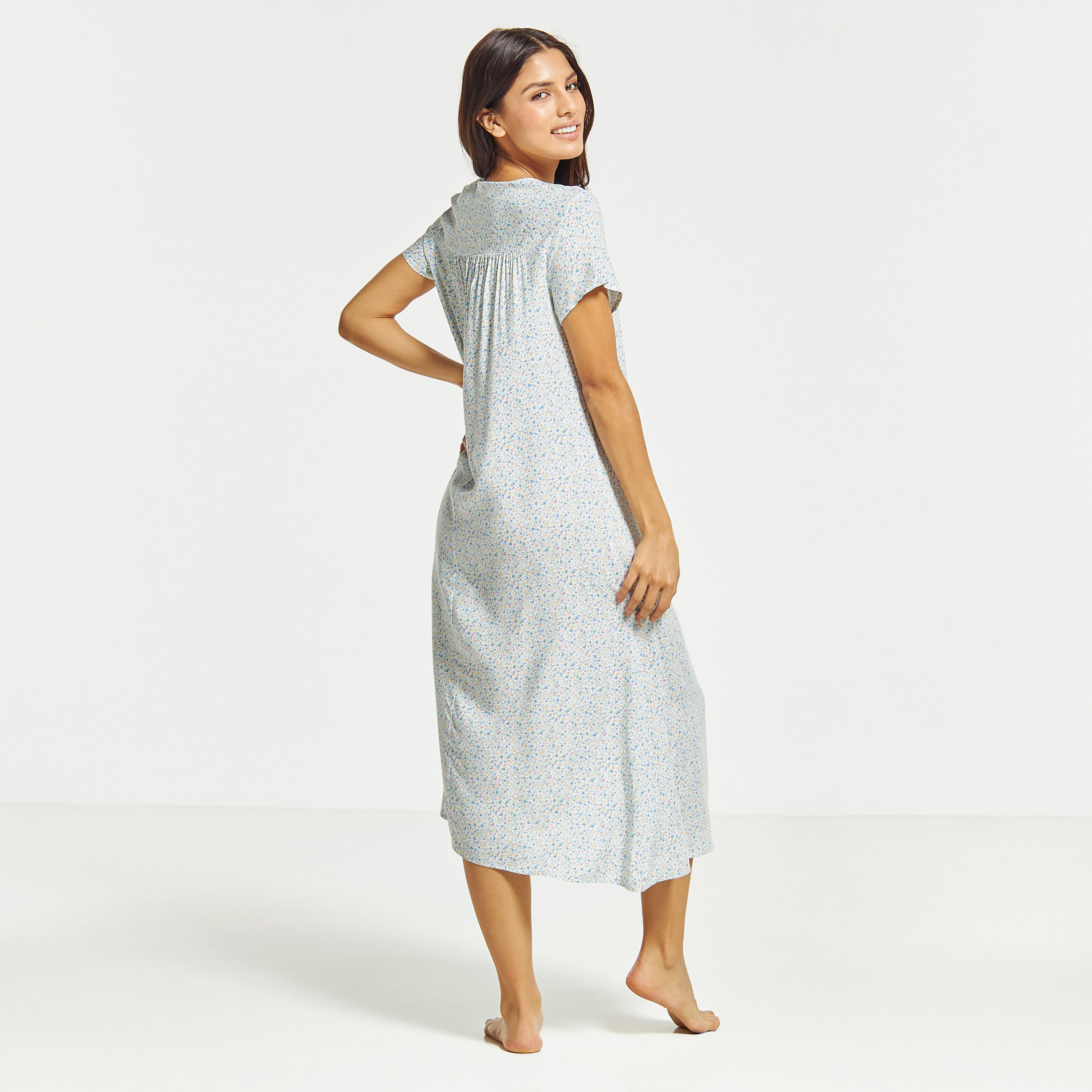 ثوب نوم ميدي بأكمام قصيرة وطبعات أزهار-women-clothing-nightwear-nighties-image-3