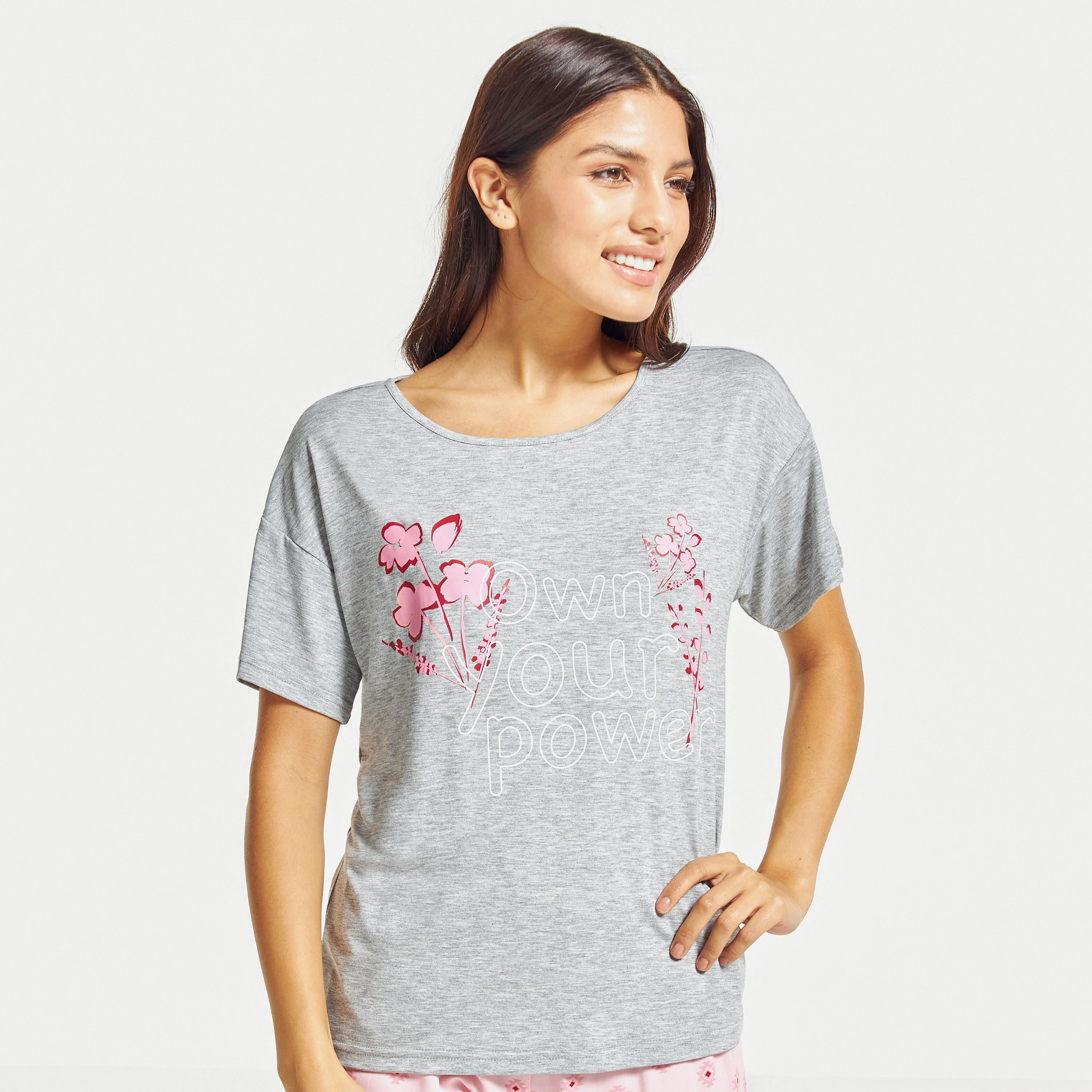 طقم بنطلون بيجاما وتيشيرت بياقة مستديرة وطبعات-women-clothing-nightwear-pyjamas-longsets-image-2