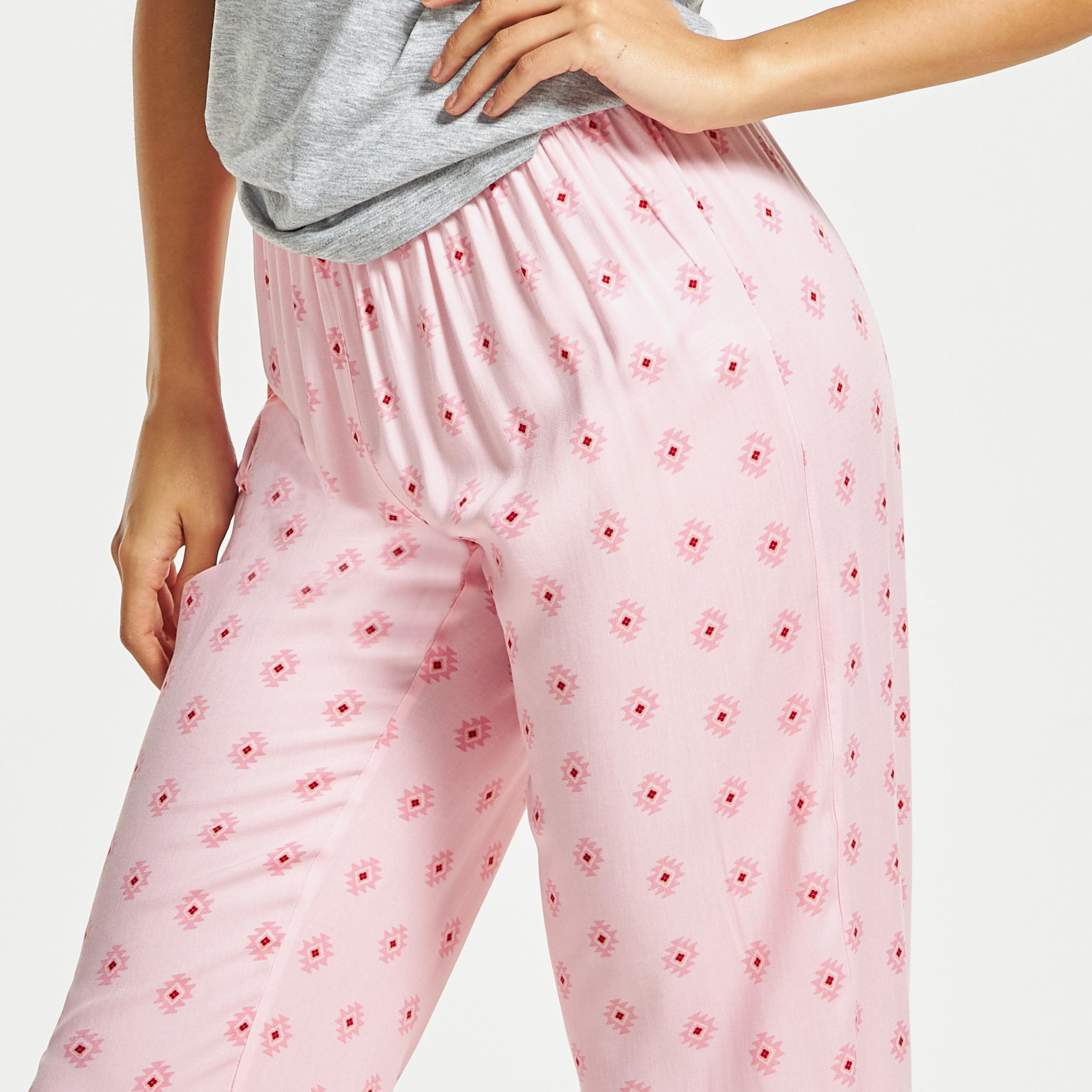 طقم بنطلون بيجاما وتيشيرت بياقة مستديرة وطبعات-women-clothing-nightwear-pyjamas-longsets-image-5