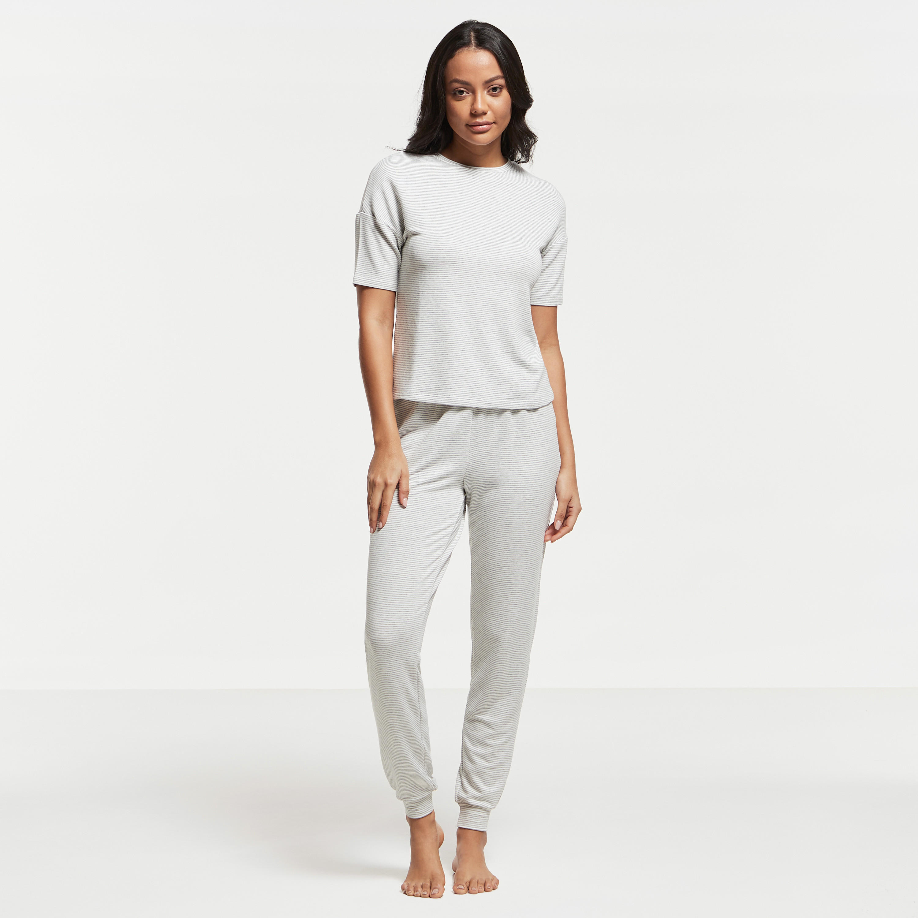 طقم بنطلون بيجاما وتيشيرت مخطط بأكمام قصيرة-women-clothing-nightwear-pyjamas-longsets-image-1