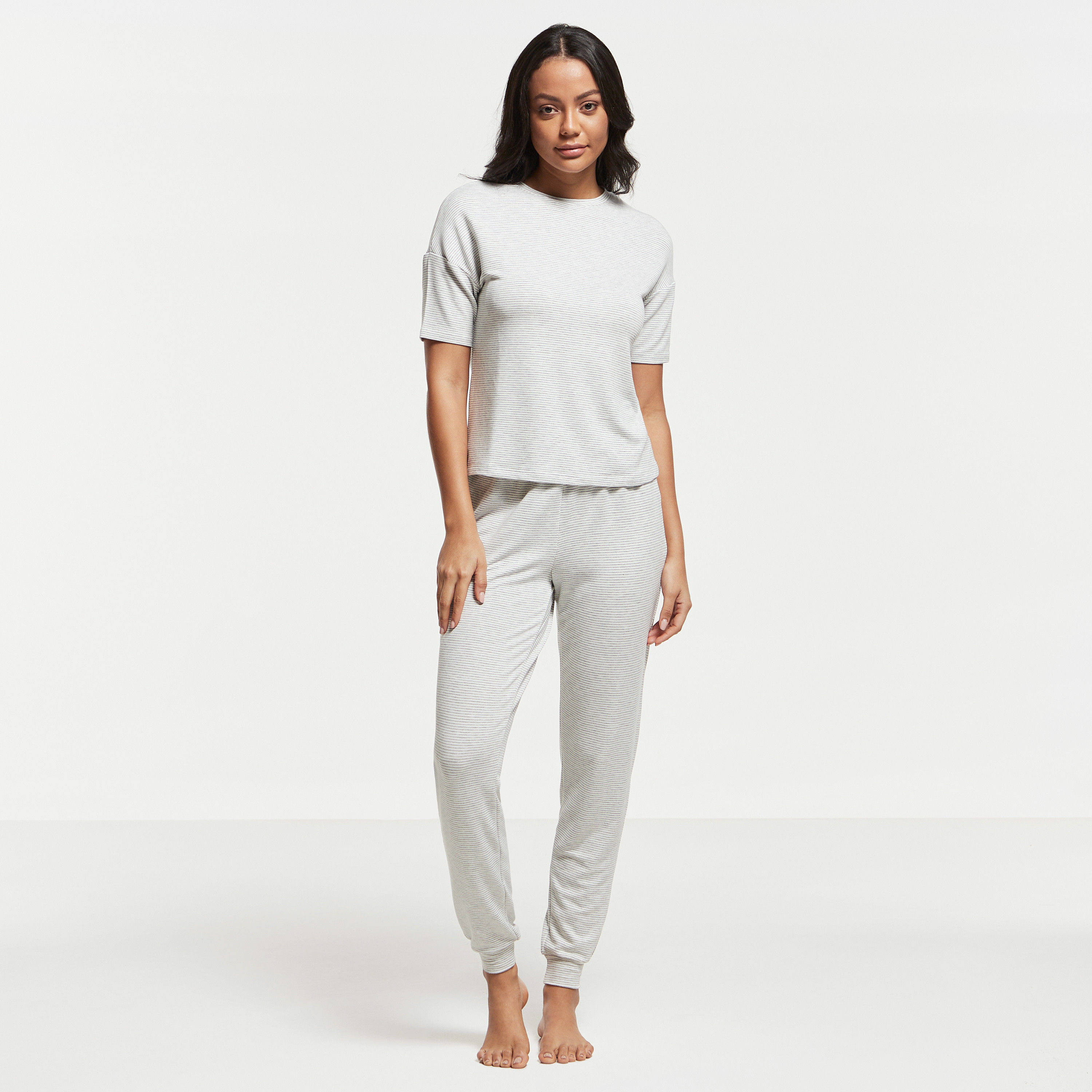 طقم بنطلون بيجاما وتيشيرت مخطط بأكمام قصيرة-women-clothing-nightwear-pyjamas-longsets-image-1