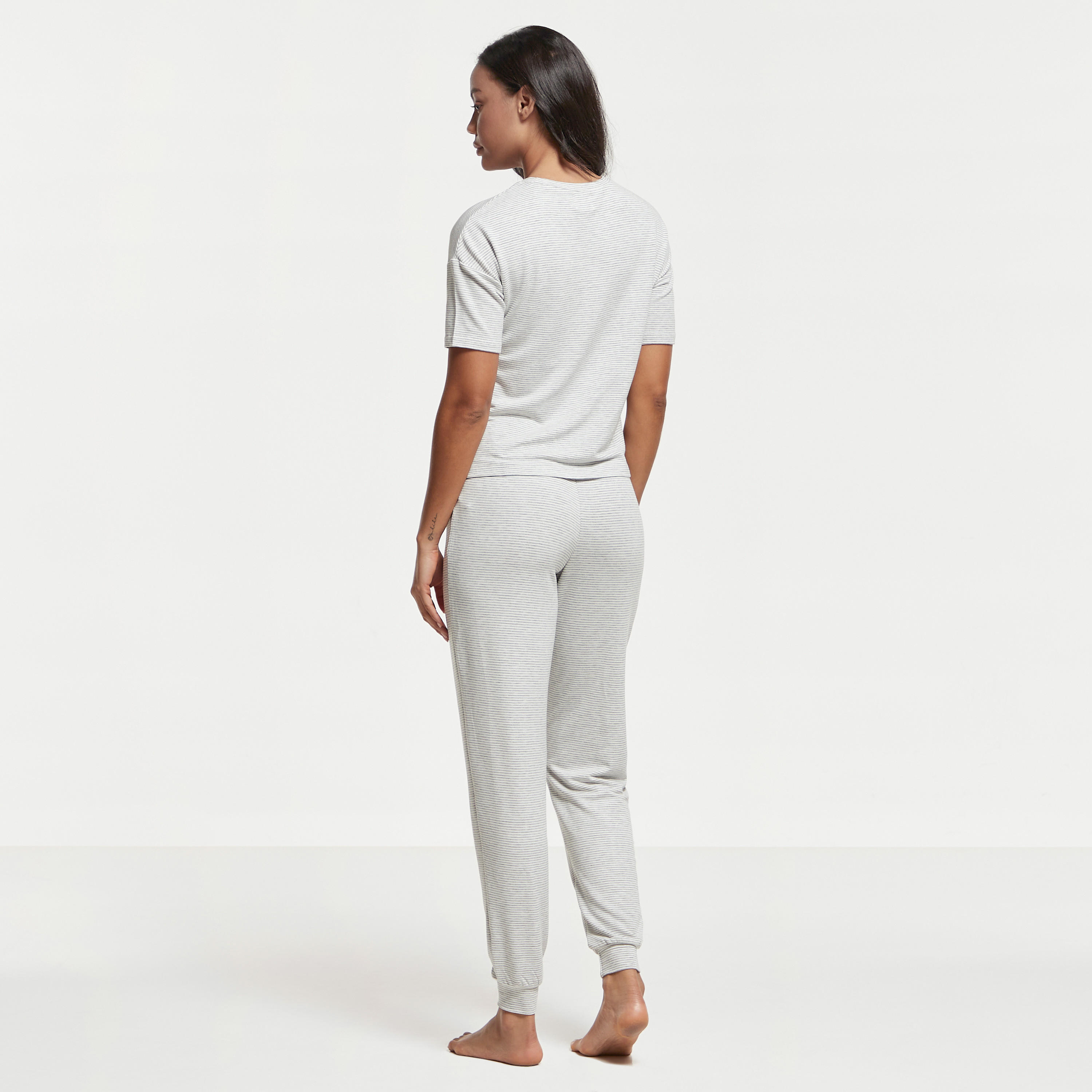 طقم بنطلون بيجاما وتيشيرت مخطط بأكمام قصيرة-women-clothing-nightwear-pyjamas-longsets-image-2