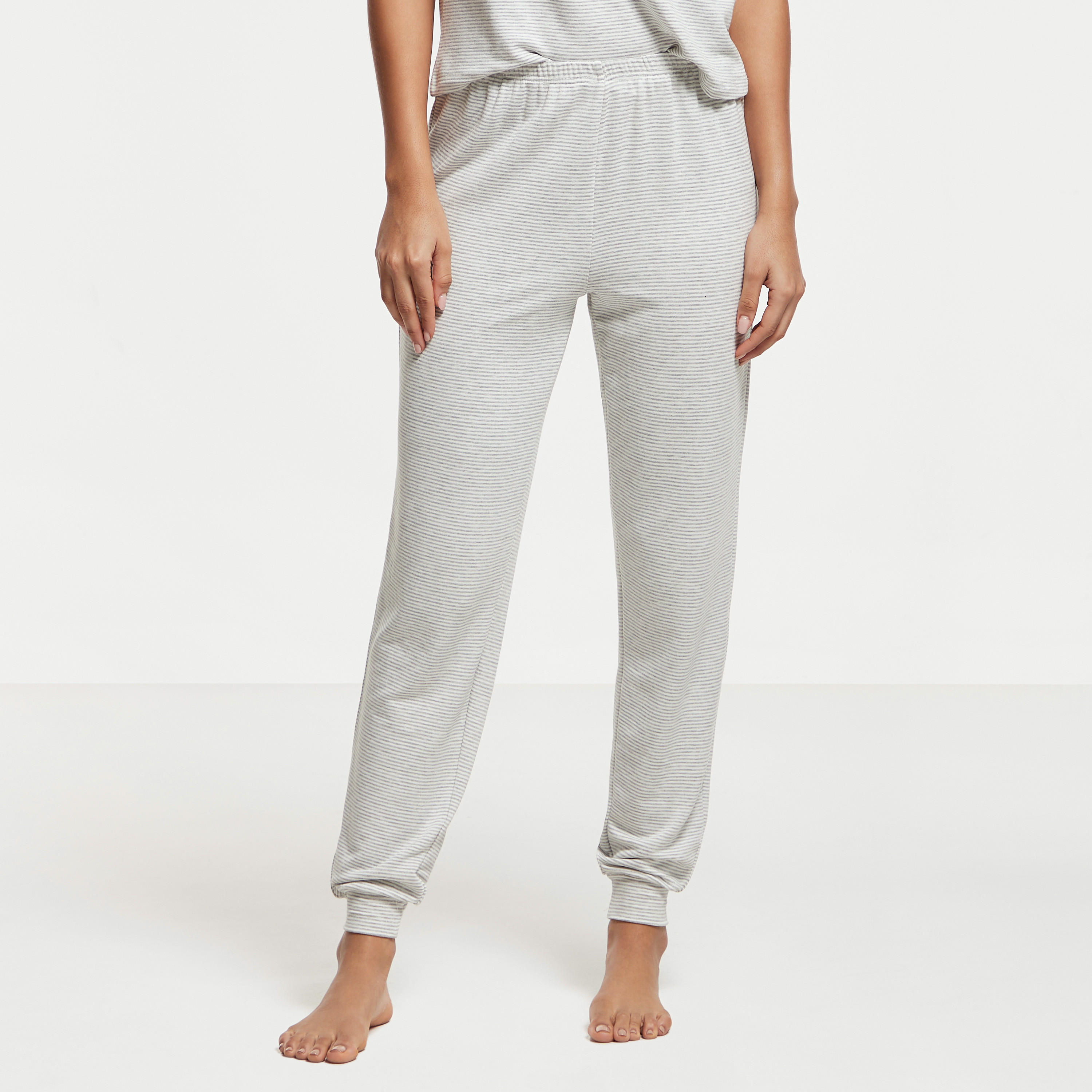 طقم بنطلون بيجاما وتيشيرت مخطط بأكمام قصيرة-women-clothing-nightwear-pyjamas-longsets-image-4