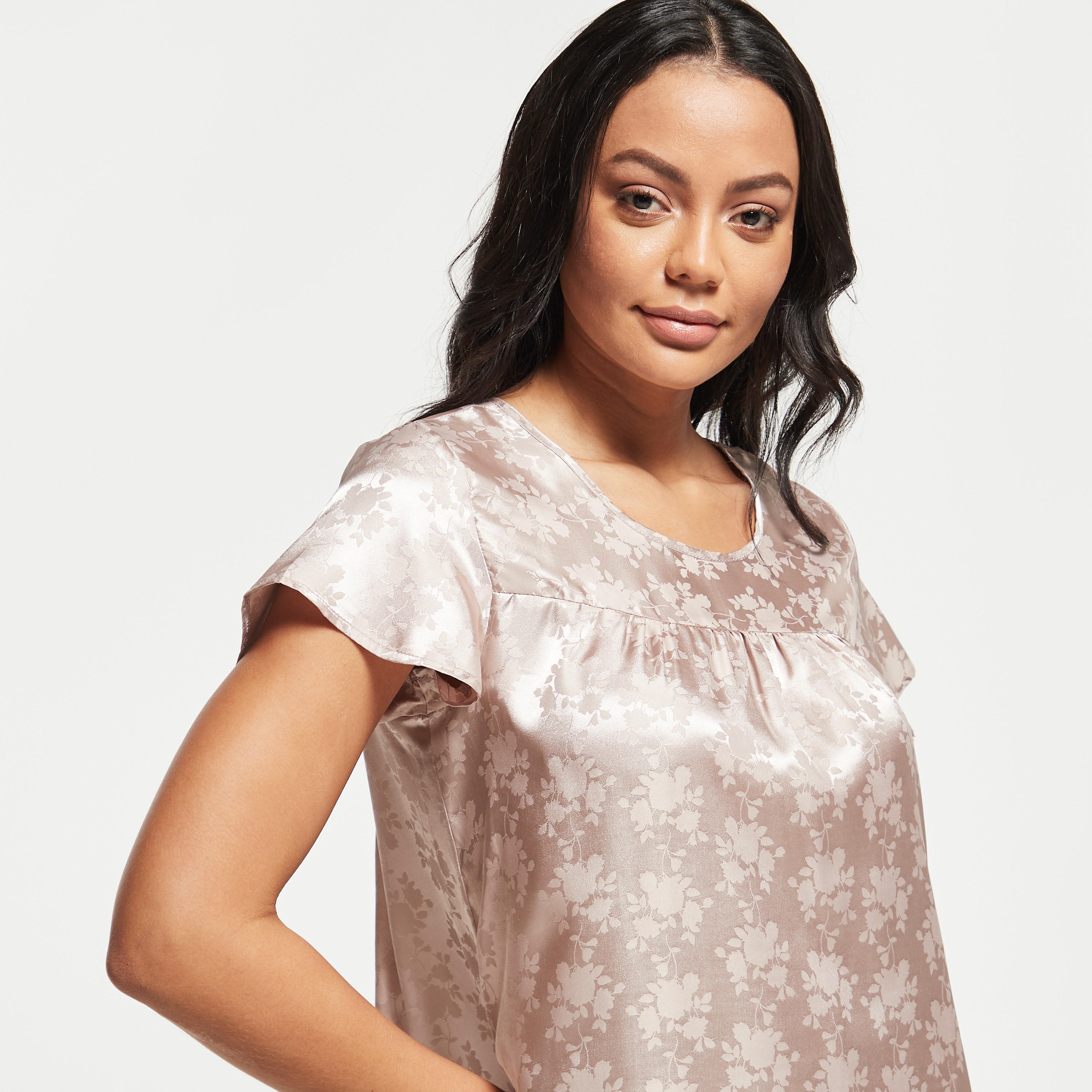 قميص نوم بياقة مستديرة وأكمام كاب وحواف كشكش وطبعات أزهار-women-clothing-nightwear-nighties-image-4