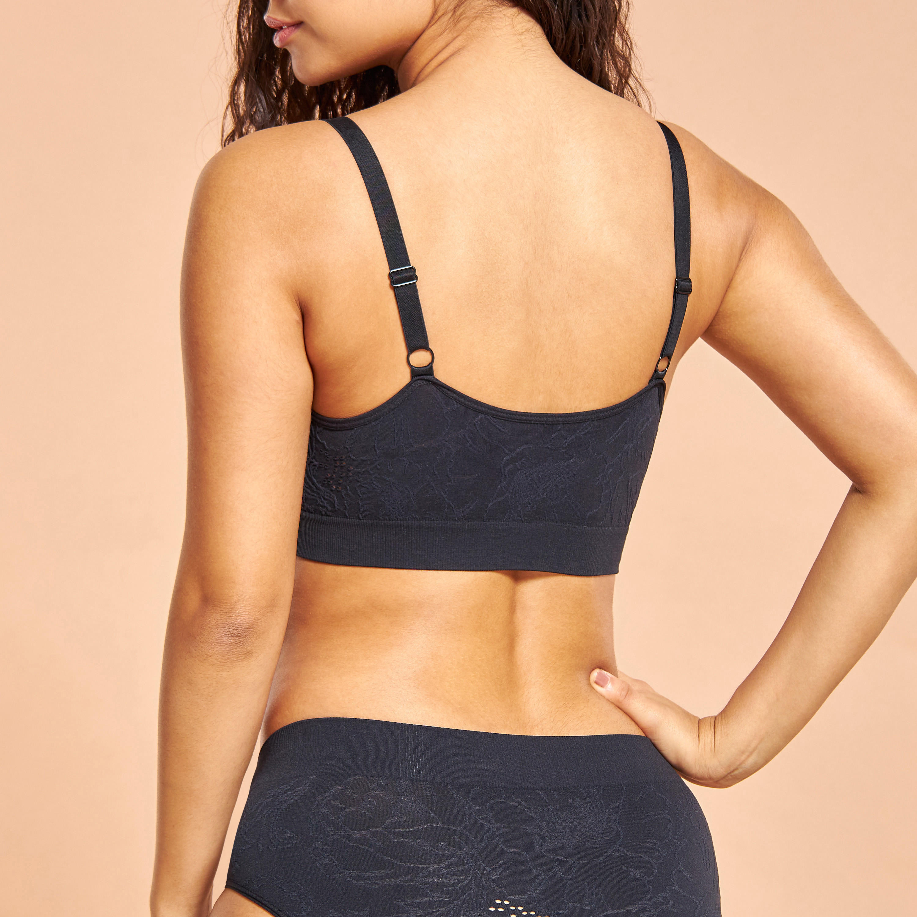 صدريّة دانتيل دون سلك بارزة الملمس بحمالات قابلة للتعديل-women-clothing-lingerie-bras-image-2