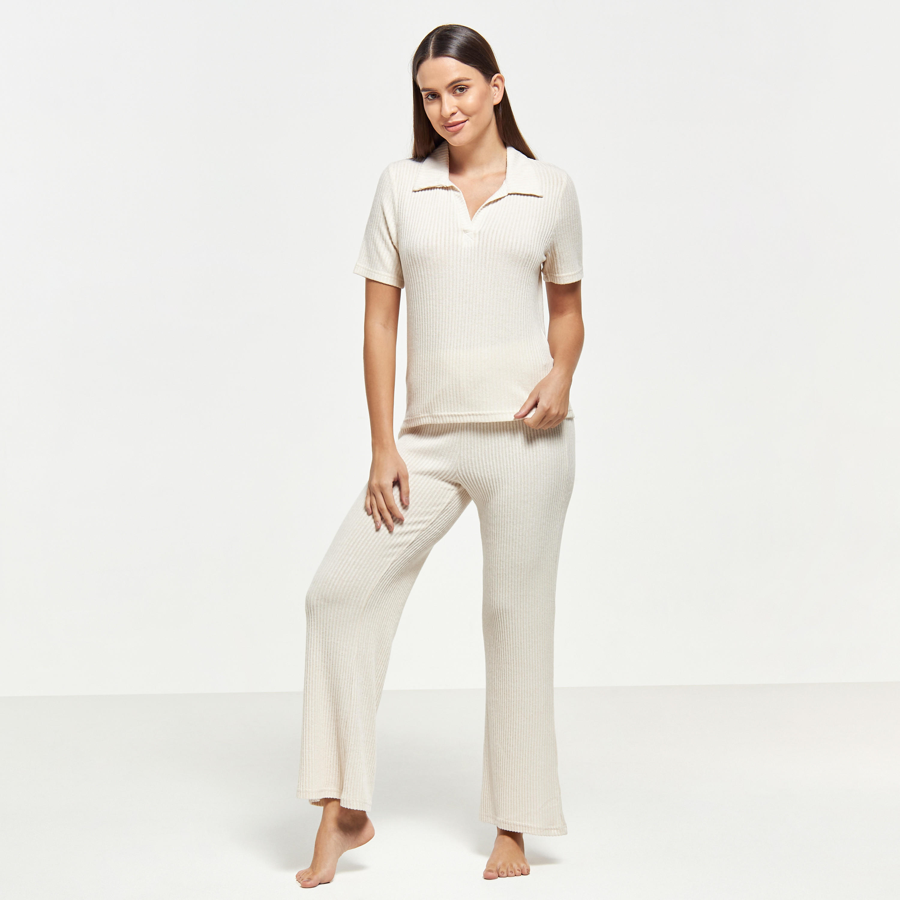 طقم بنطلون بيجاما وتيشيرت مضّلع بأكمام قصيرة-women-clothing-nightwear-pyjamas-longsets-image-1