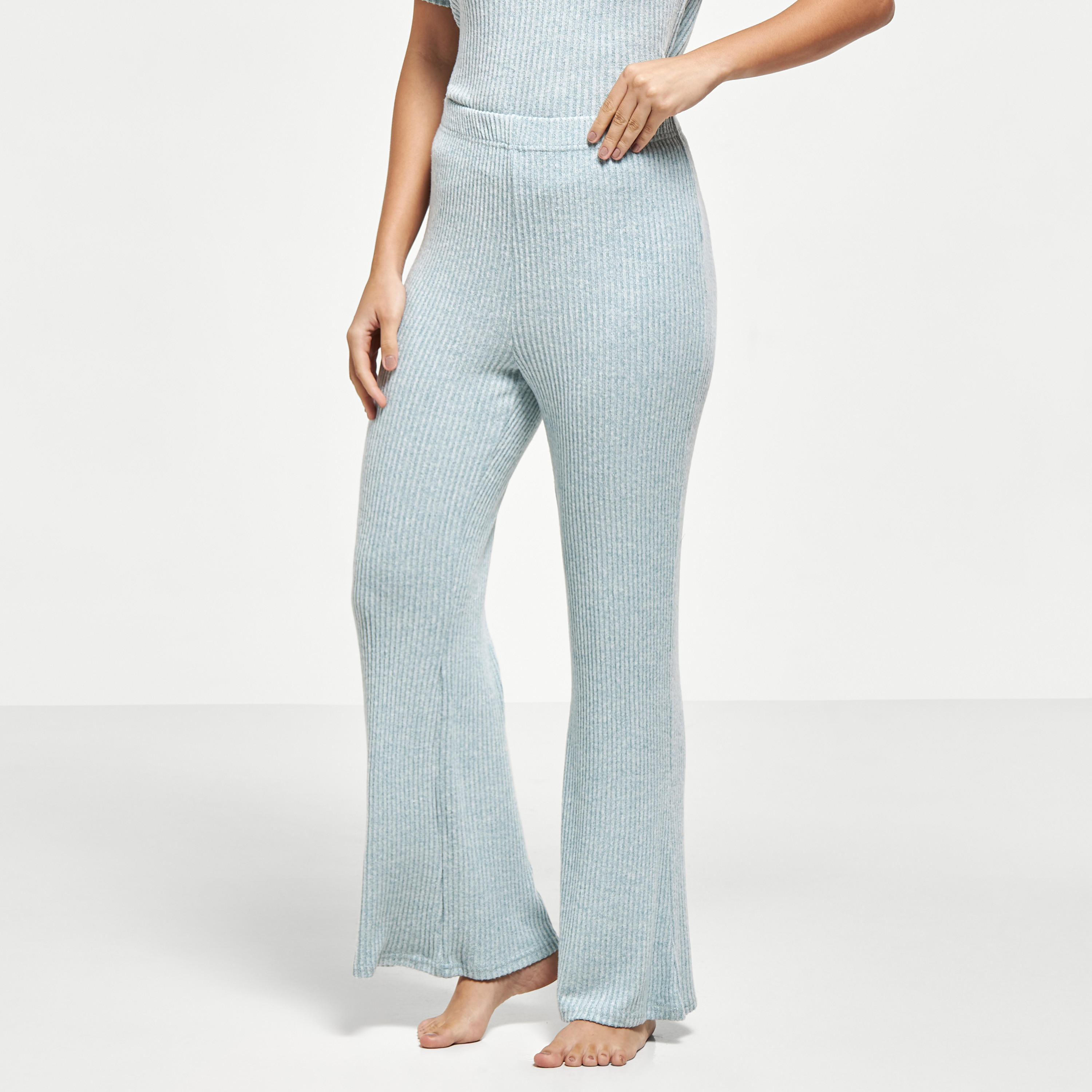 طقم بنطلون بيجاما وتيشيرت مضّلع بأكمام قصيرة-women-clothing-nightwear-pyjamas-longsets-image-9