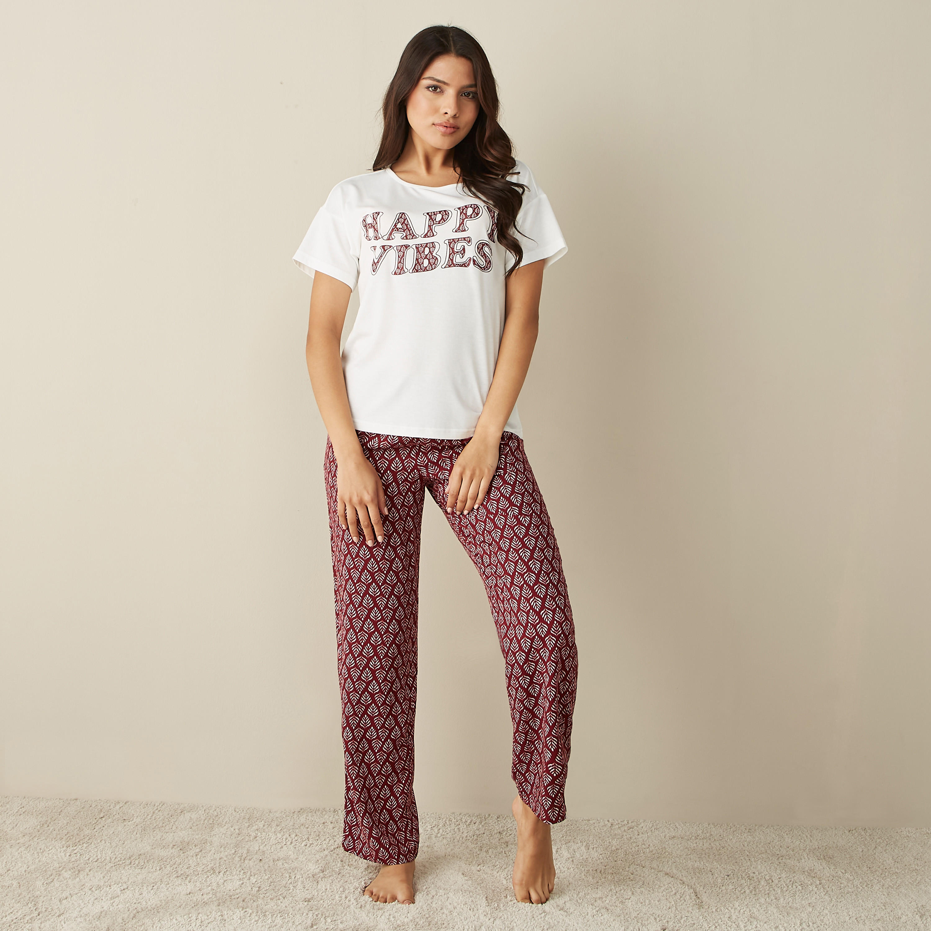 طقم بنطلون بيجاما وتيشيرت بأكمام قصيرة وطبعات-women-clothing-nightwear-pyjamas-longsets-image-5