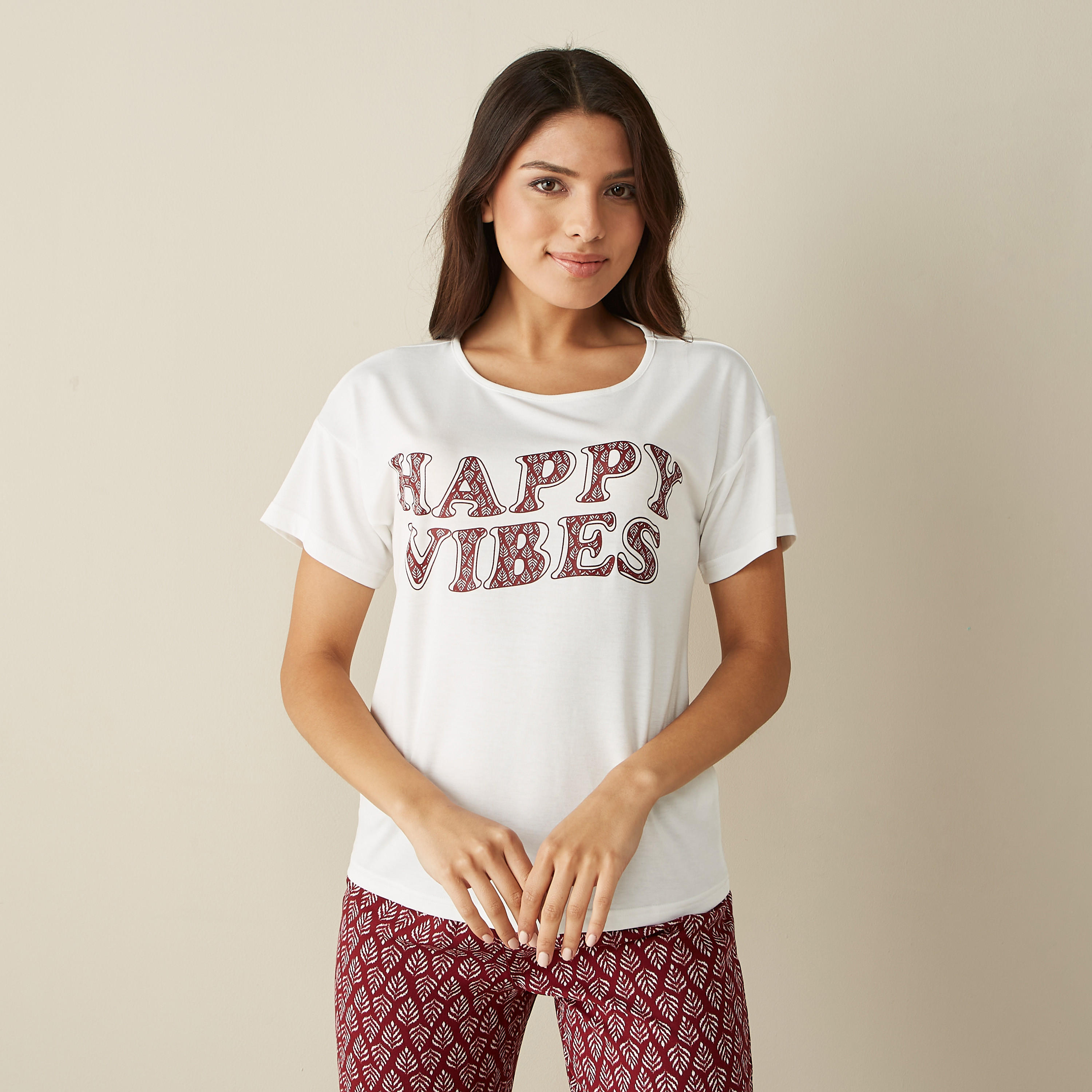 طقم بنطلون بيجاما وتيشيرت بأكمام قصيرة وطبعات-women-clothing-nightwear-pyjamas-longsets-image-2