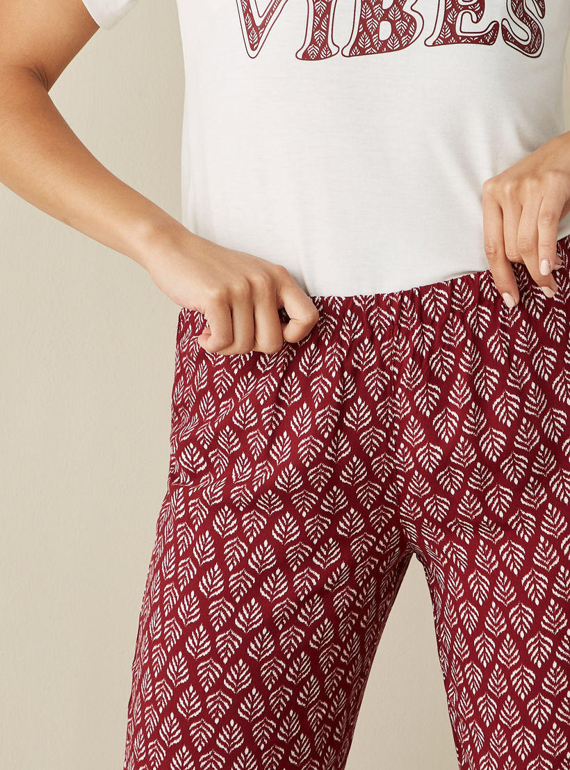 طقم بنطلون بيجاما وتيشيرت بأكمام قصيرة وطبعات-women-clothing-nightwear-pyjamas-longsets-image-1