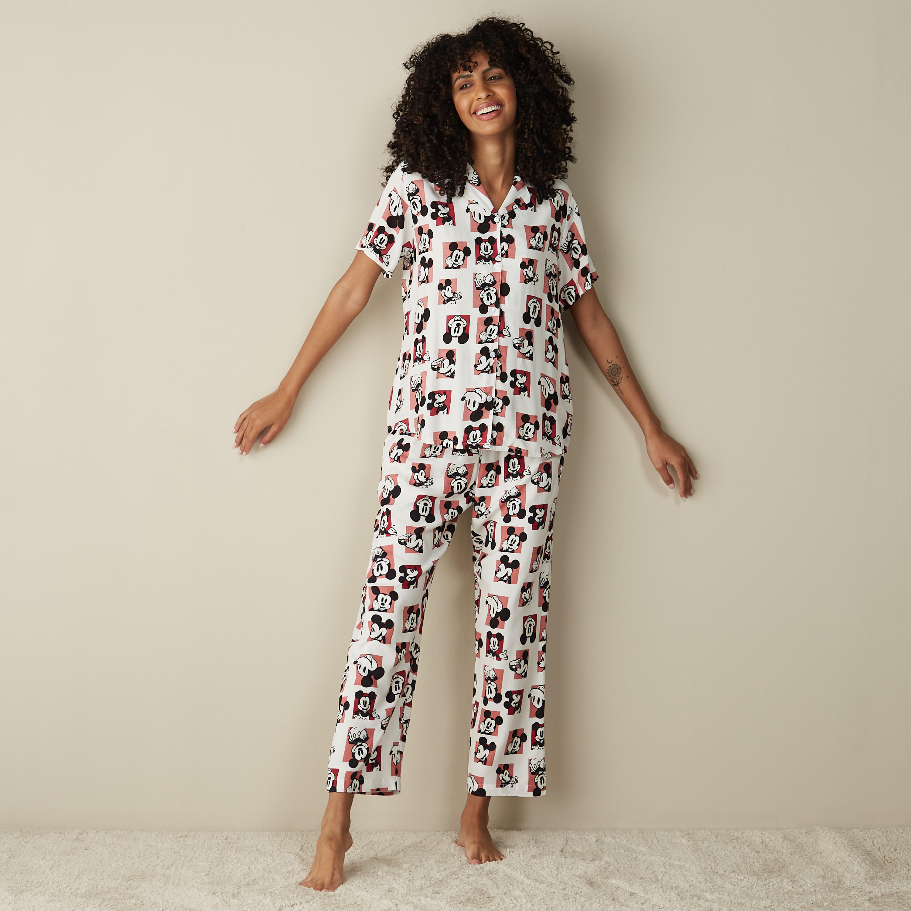 طقم بنطلون بيجاما وقميص بطبعات ميكي ماوس-women-clothing-nightwear-pyjamas-longsets-image-1