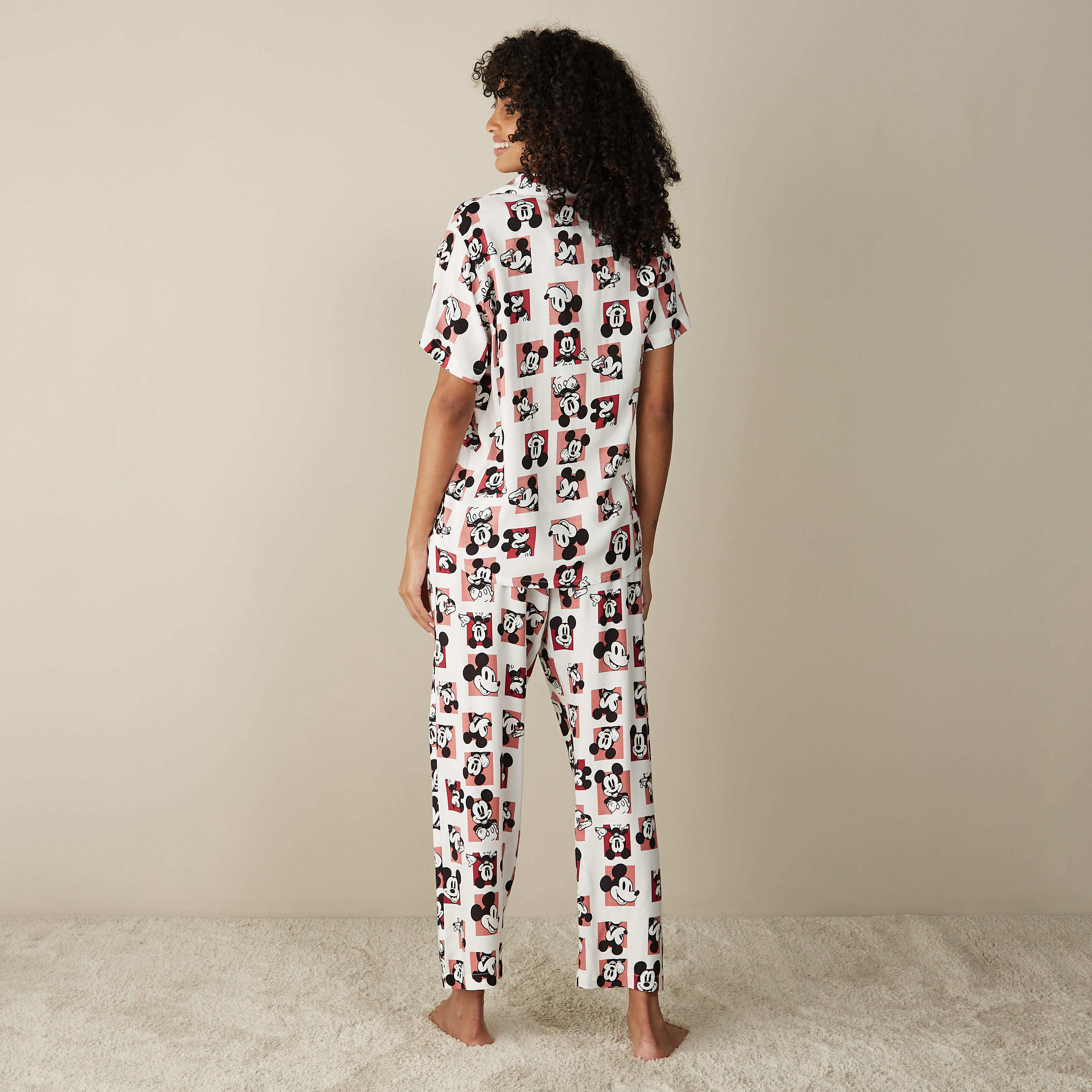 طقم بنطلون بيجاما وقميص بطبعات ميكي ماوس-women-clothing-nightwear-pyjamas-longsets-image-4