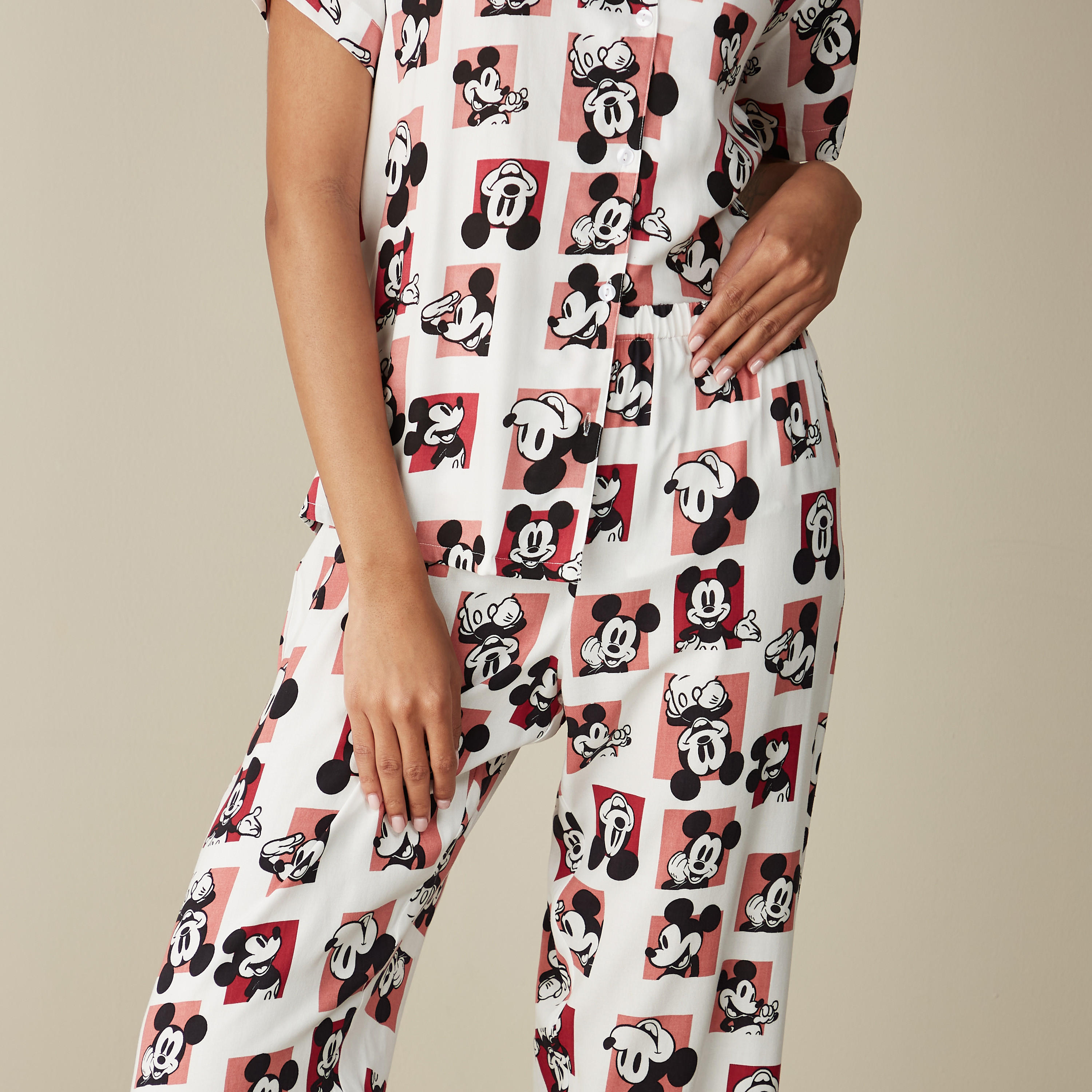 طقم بنطلون بيجاما وقميص بطبعات ميكي ماوس-women-clothing-nightwear-pyjamas-longsets-image-5