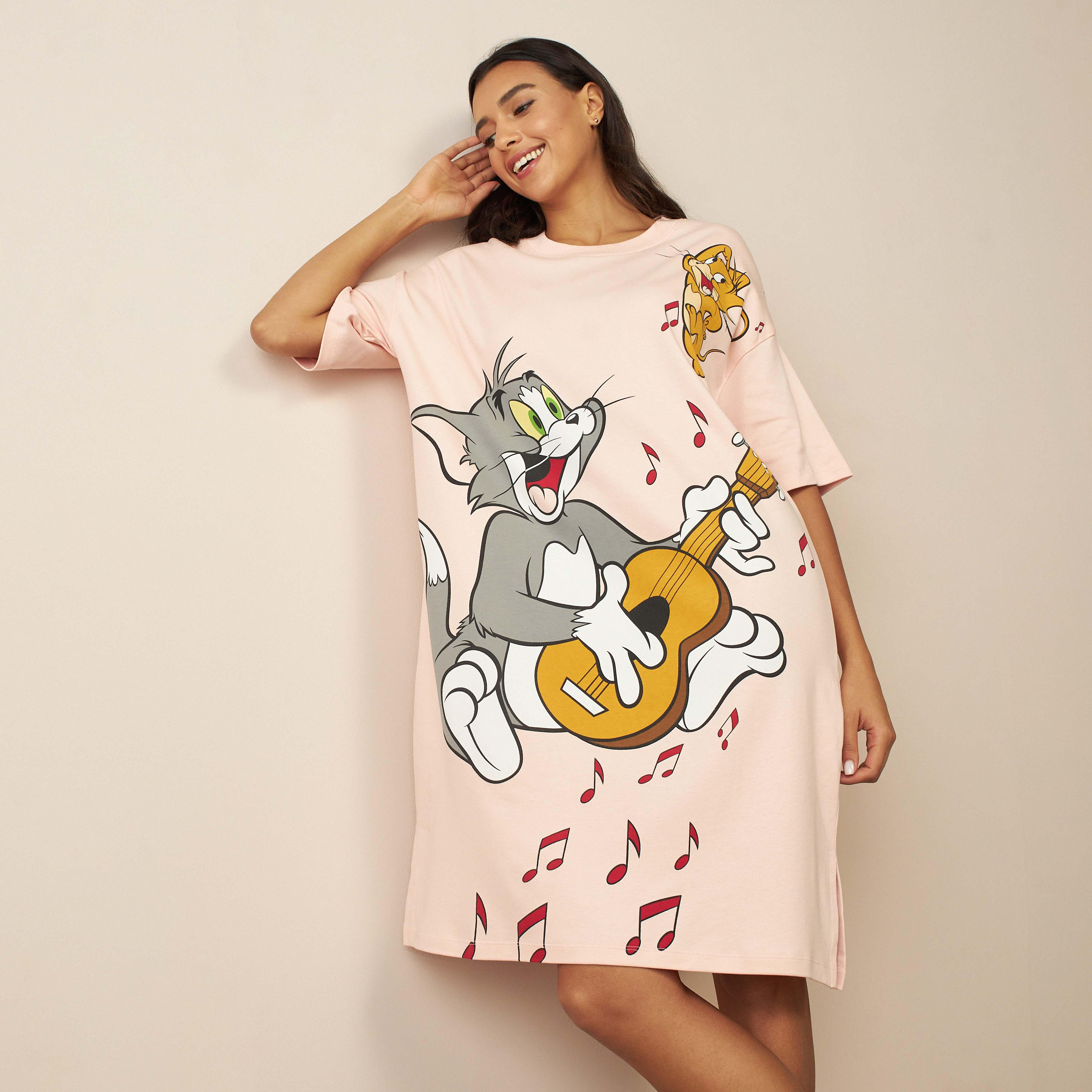 قميص نوم بطبعات توم وجيري بياقة مستديرة-women-clothing-nightwear-nighties-image-1