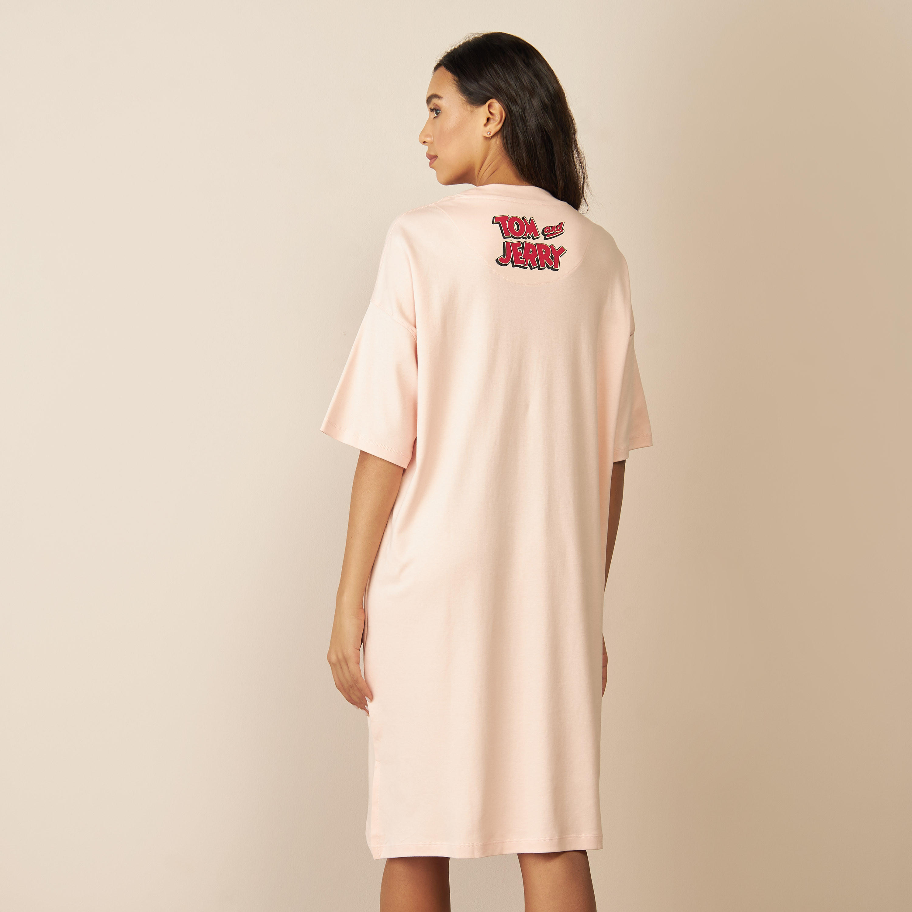 قميص نوم بطبعات توم وجيري بياقة مستديرة-women-clothing-nightwear-nighties-image-3