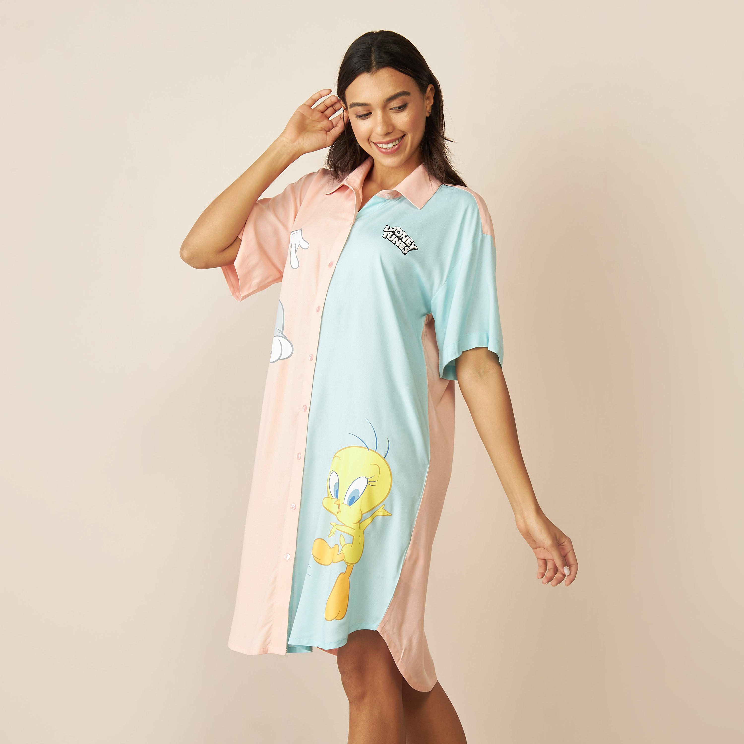 قميص نوم بأكمام قصيرة وطبعات ليوني تيونز-women-clothing-nightwear-nighties-image-1