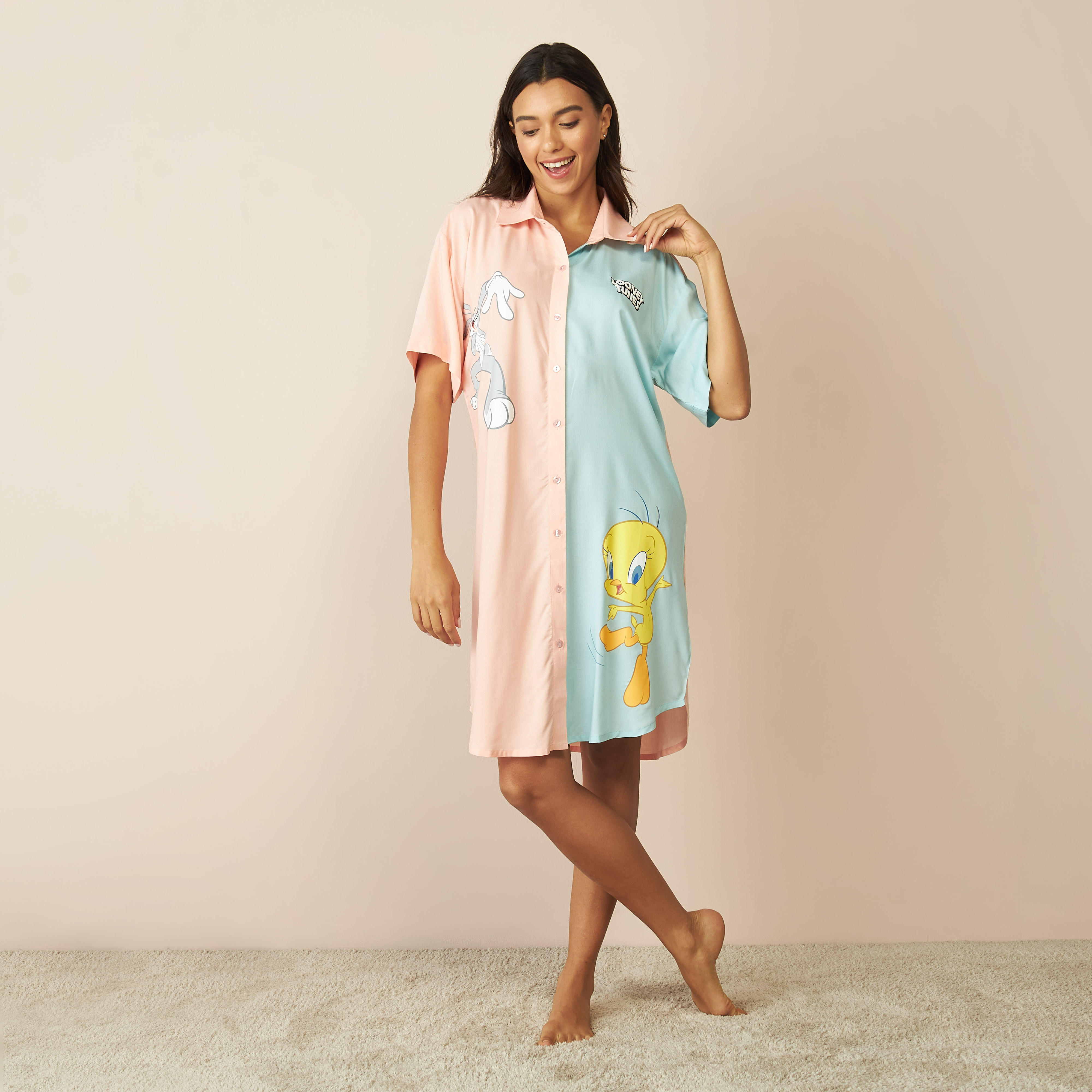 قميص نوم بأكمام قصيرة وطبعات ليوني تيونز-women-clothing-nightwear-nighties-image-2