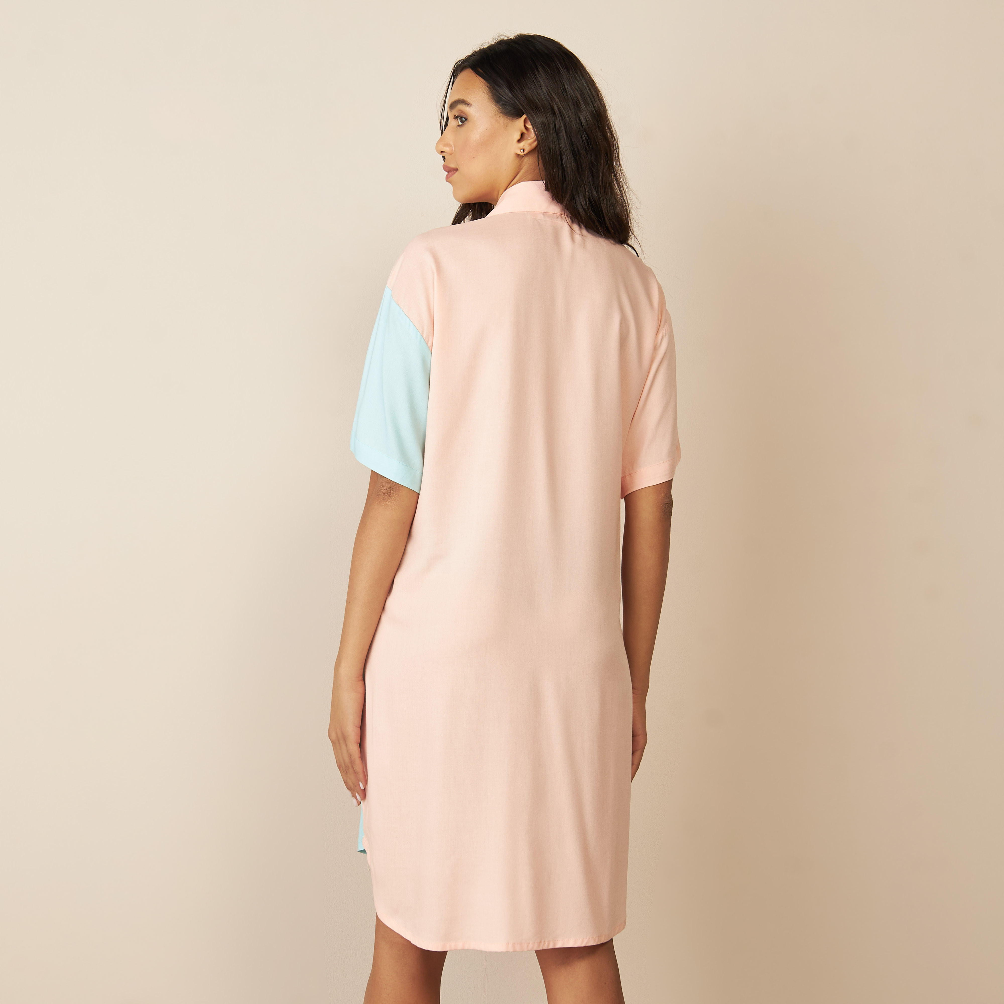 قميص نوم بأكمام قصيرة وطبعات ليوني تيونز-women-clothing-nightwear-nighties-image-3
