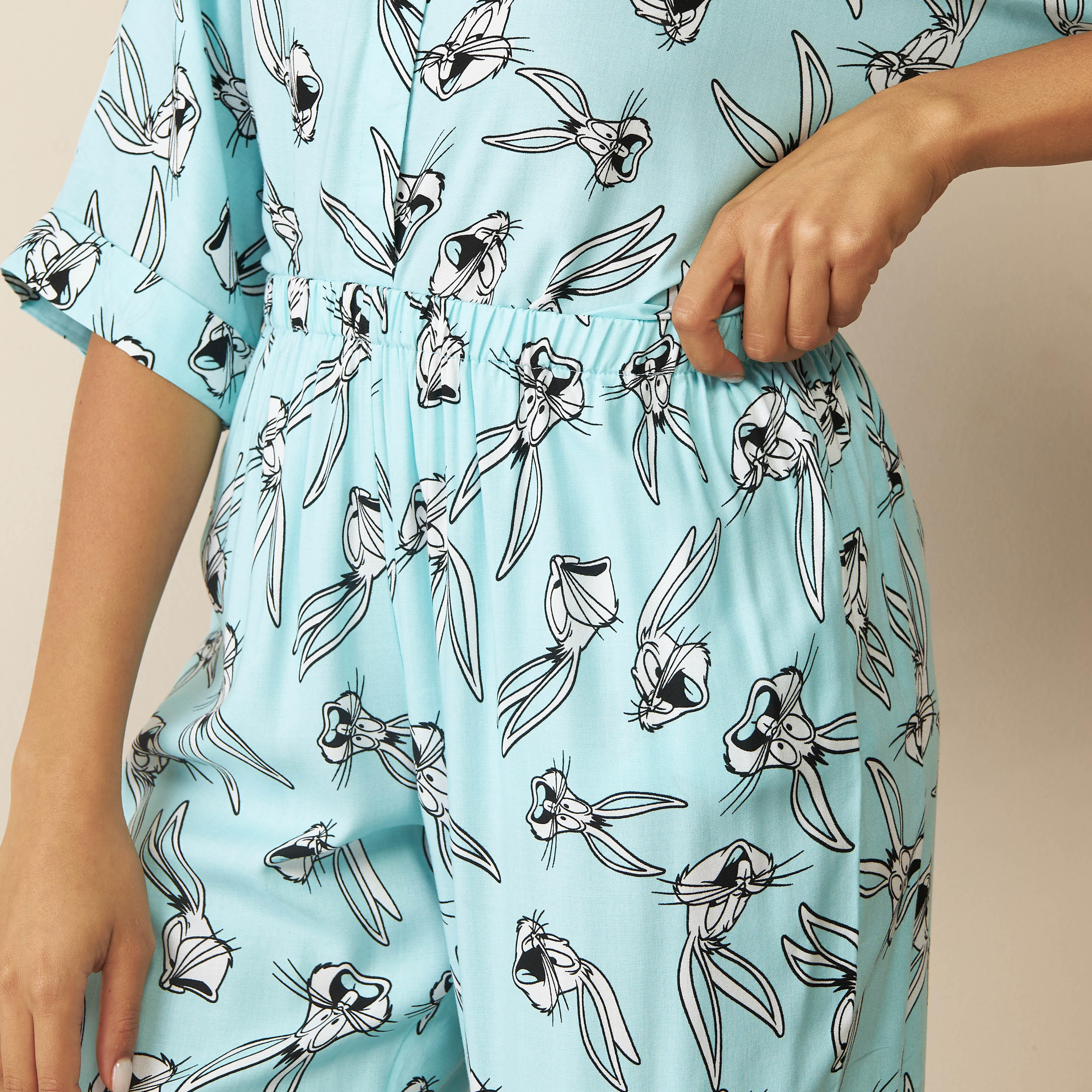 طقم بيجاما وقميص بطبعات باجز باني-women-clothing-nightwear-pyjamas-longsets-image-6