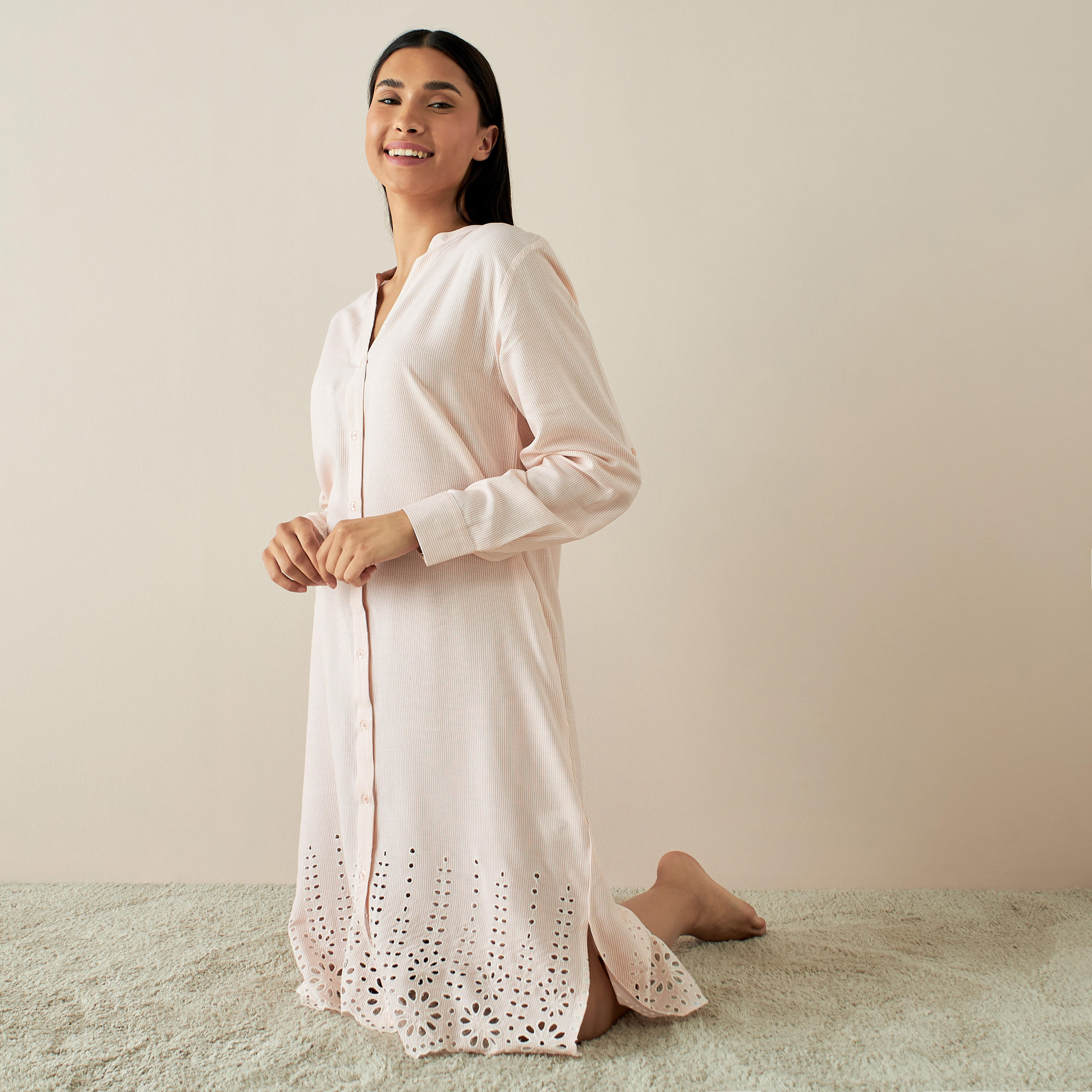 قميص نوم بارز الملمس بأكمام طويلة-women-clothing-nightwear-nighties-image-1