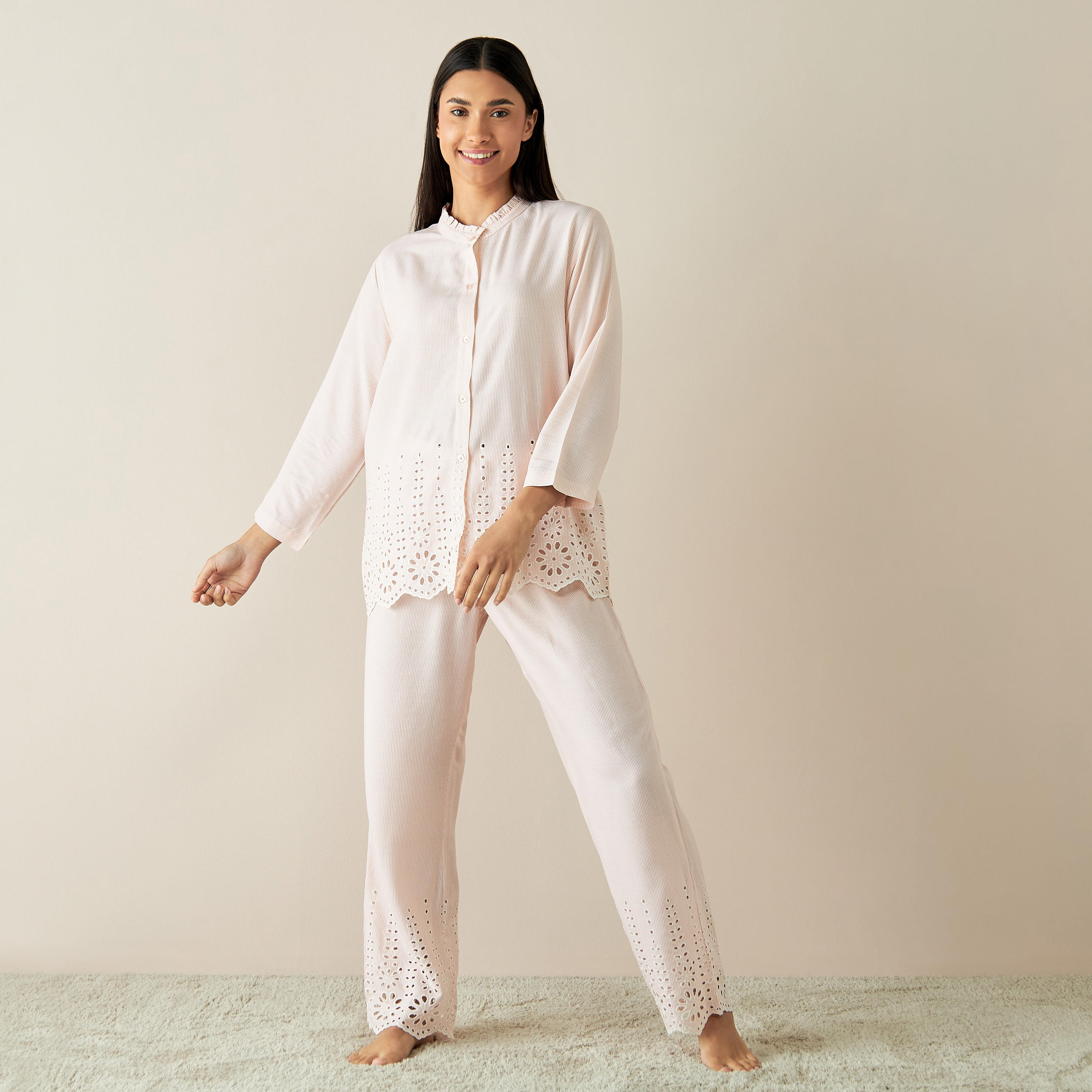 طقم بيجاما وقميص شيفلي مطرز-women-clothing-nightwear-pyjamas-longsets-image-1