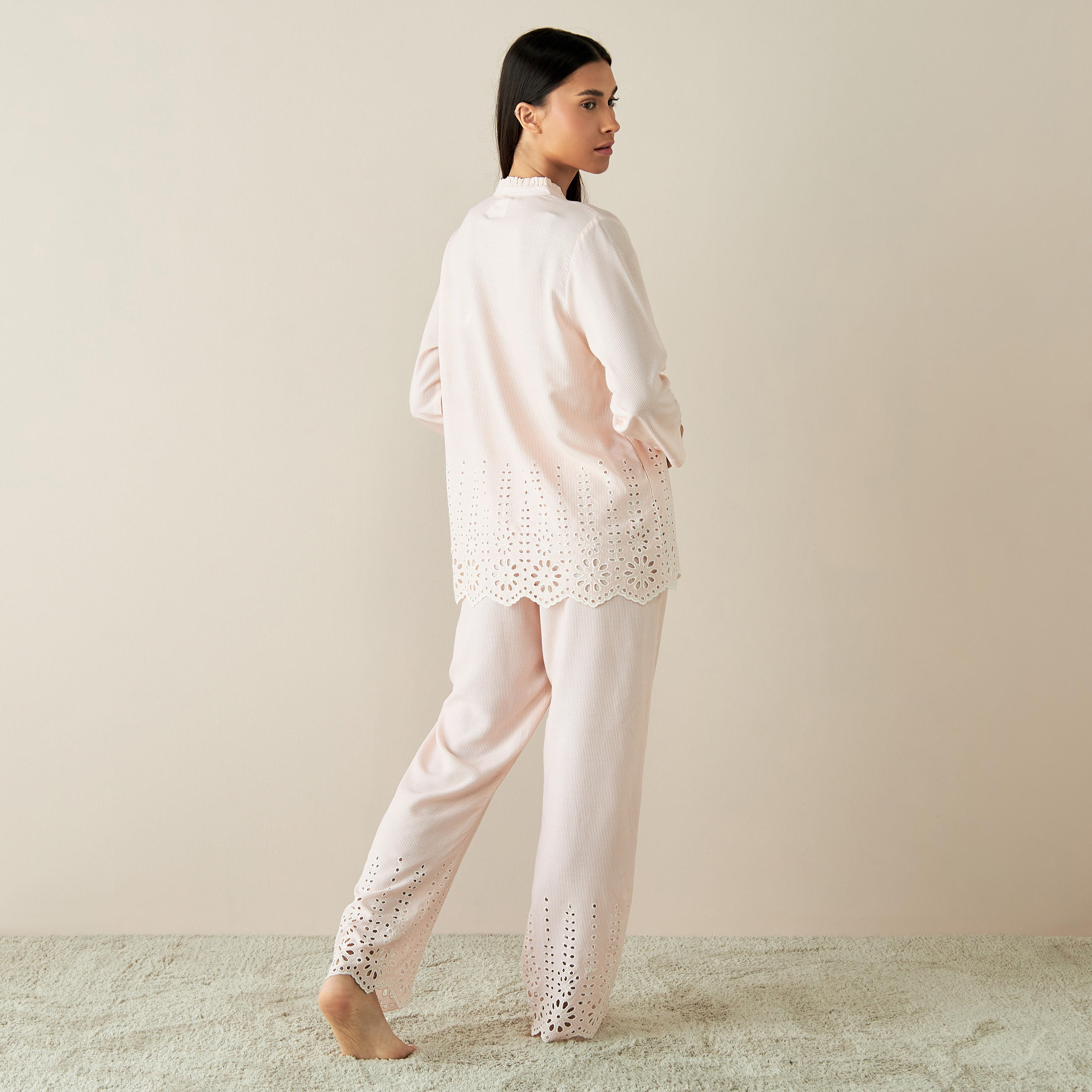 طقم بيجاما وقميص شيفلي مطرز-women-clothing-nightwear-pyjamas-longsets-image-2