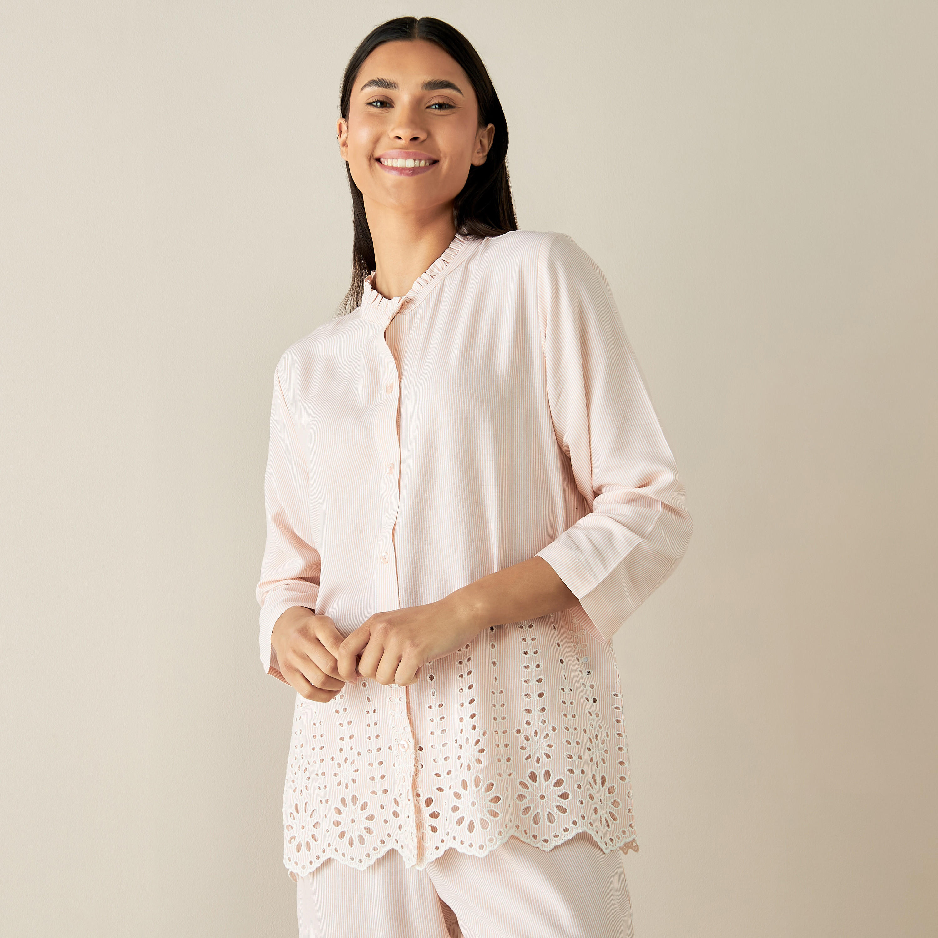 طقم بيجاما وقميص شيفلي مطرز-women-clothing-nightwear-pyjamas-longsets-image-3