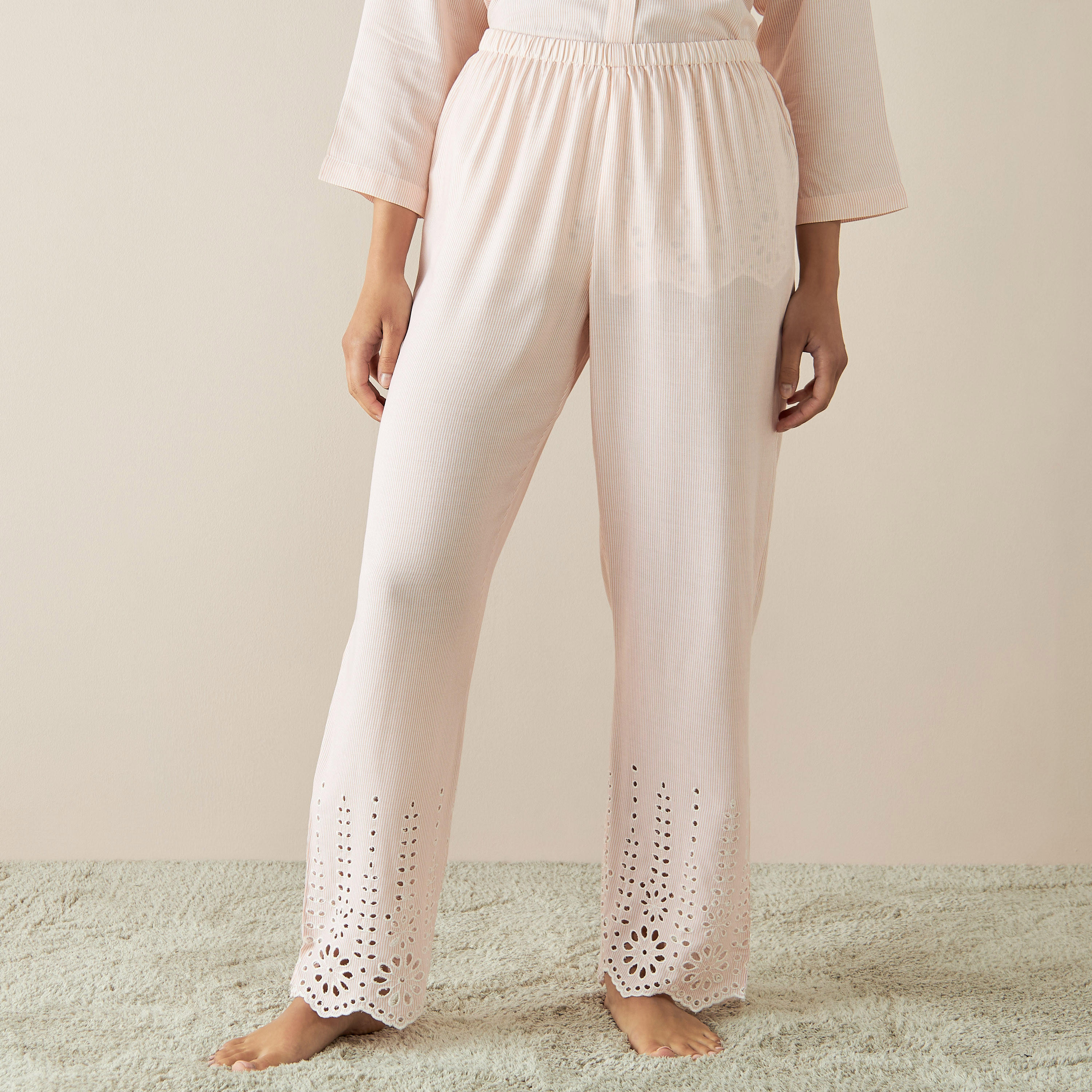 طقم بيجاما وقميص شيفلي مطرز-women-clothing-nightwear-pyjamas-longsets-image-4